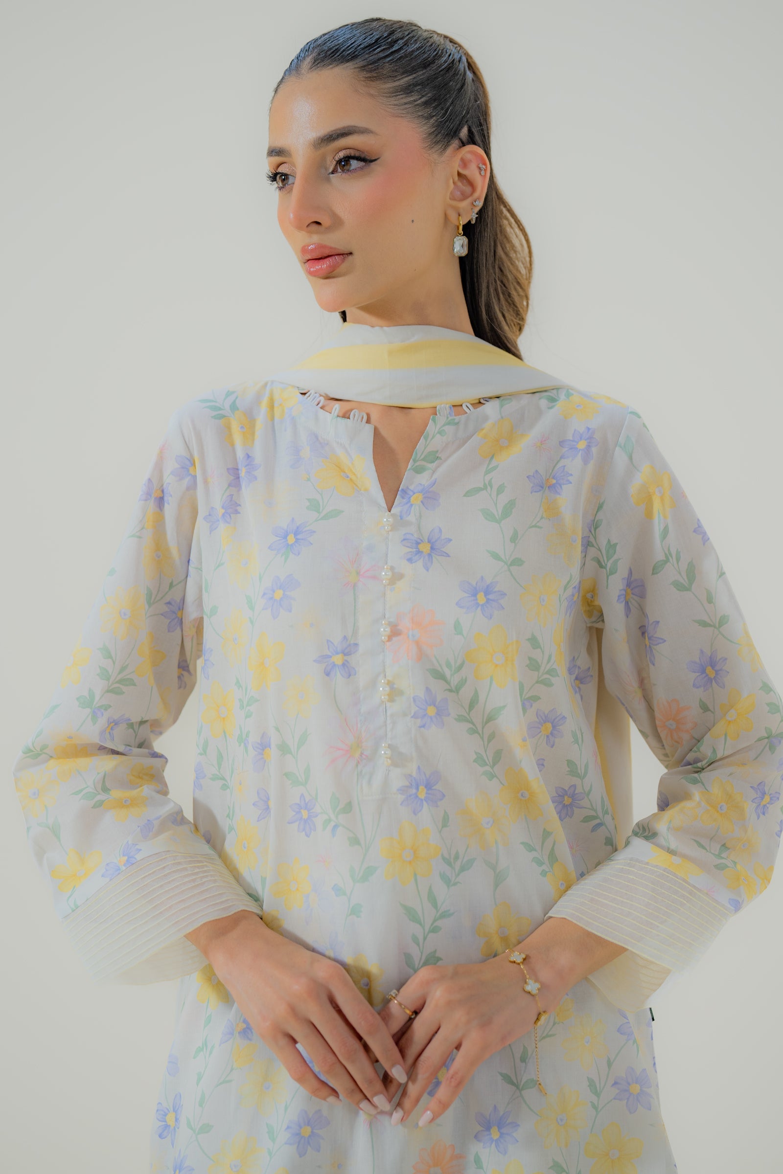 https://cdn.shopify.com/s/files/1/0568/3308/1529/files/U00762-WHT-2.jpg?v=1781251405