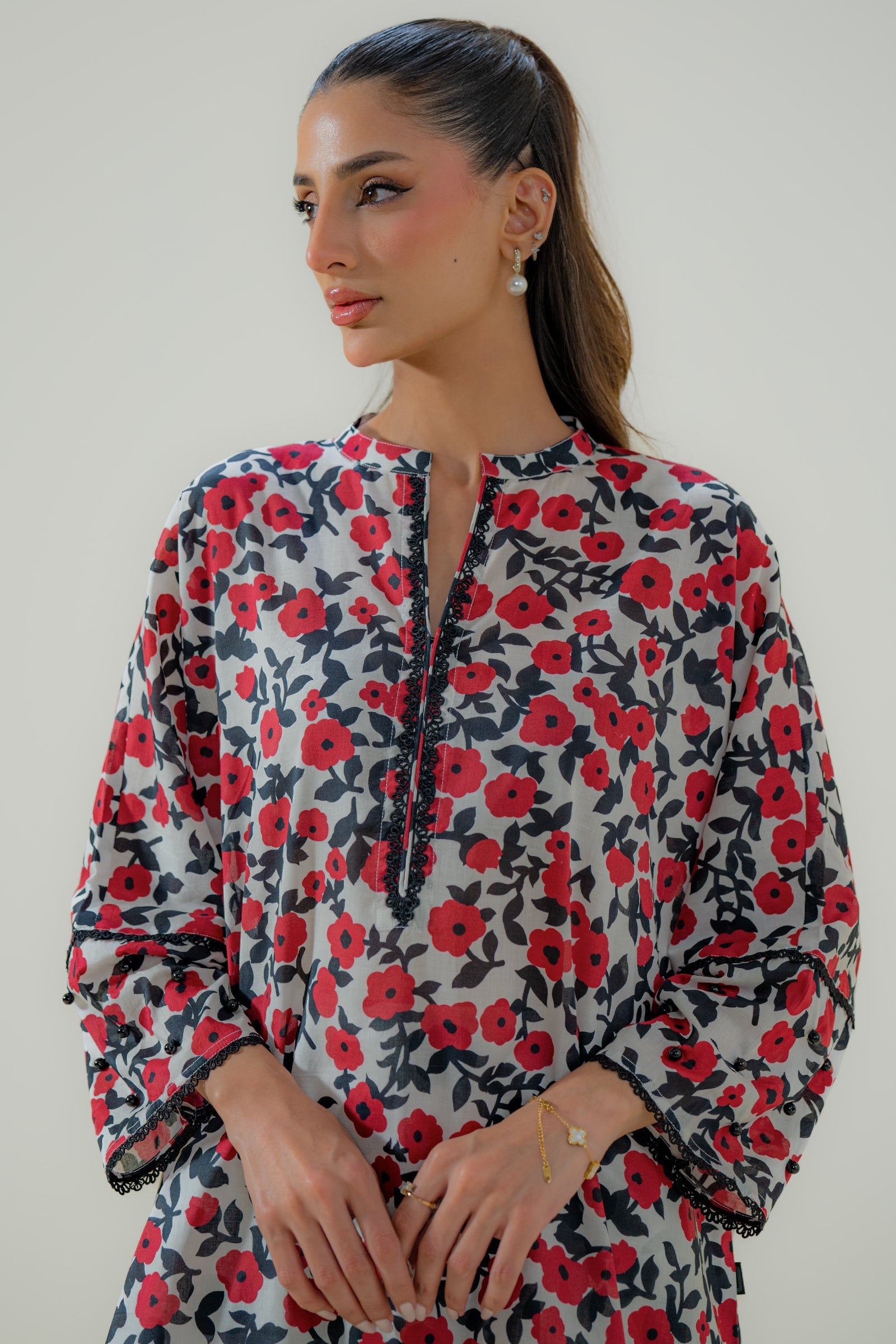 https://cdn.shopify.com/s/files/1/0568/3308/1529/files/U00765-WHT-2.jpg?v=1781246628