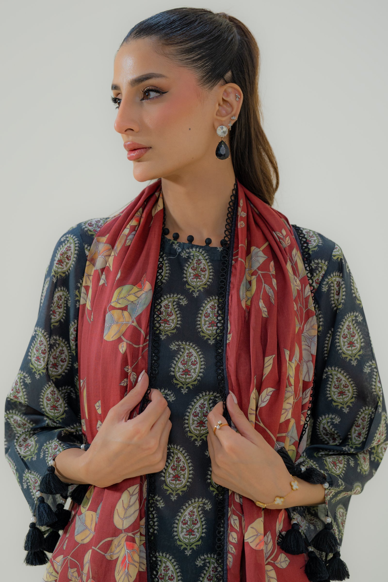 https://cdn.shopify.com/s/files/1/0568/3308/1529/files/U00767-BK0-1.jpg?v=1781247243