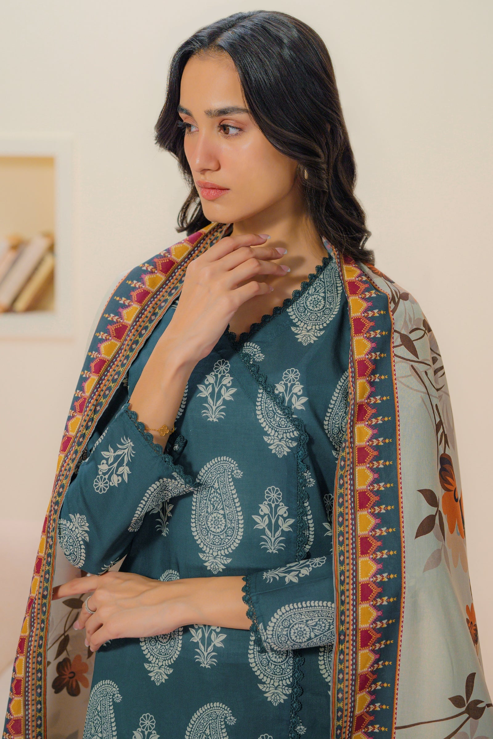 Bustling 3 piece