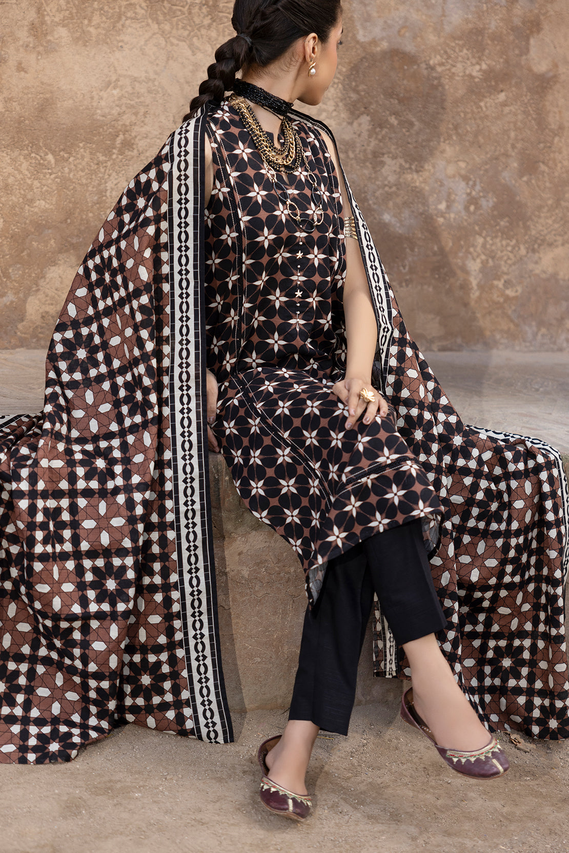 Unstitched Printed Warm Khaddar 3 Piece117042