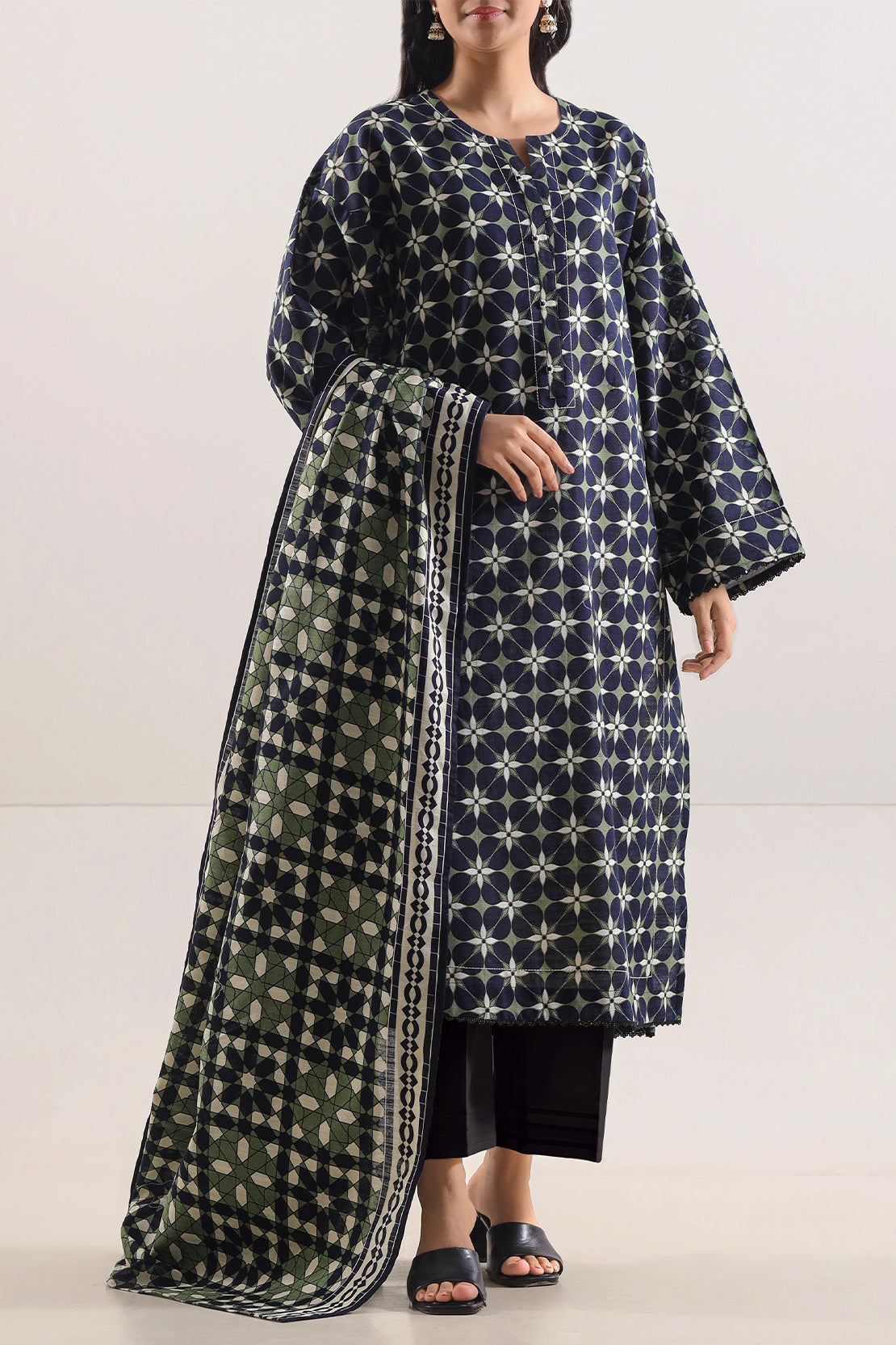 Unstitched Printed Cotton Khaddar 3 Piece117043