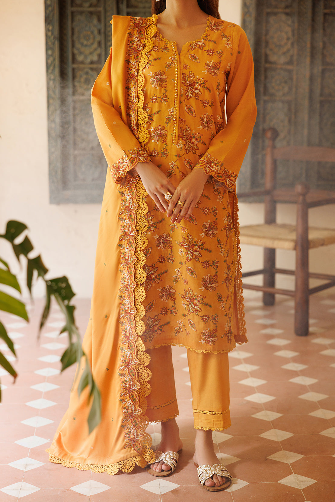 Unstitched Embroidered  Arabic Linen  3 Piece115967