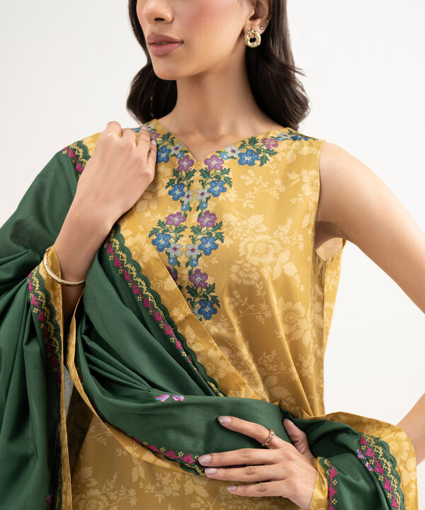 3 Piece - Embroidered Lawn Suit
