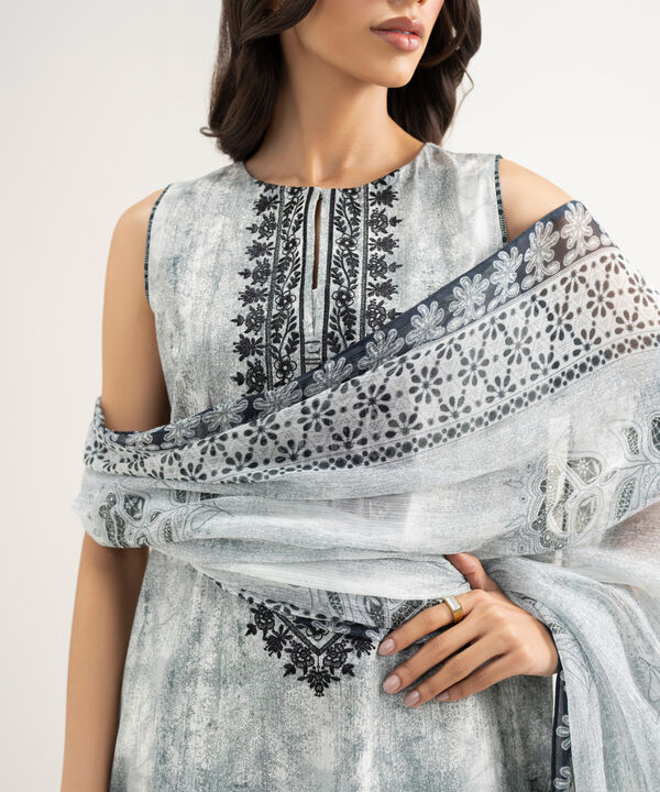 3 Piece - Embroidered Lawn Suit