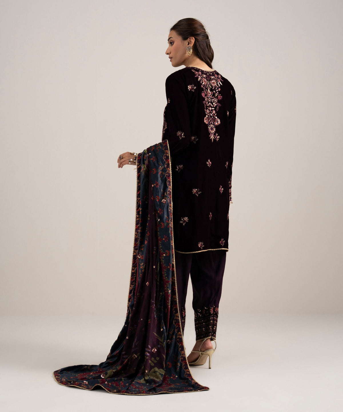 3 Piece - Embroidered Velvet Suit U3PELXS26V82