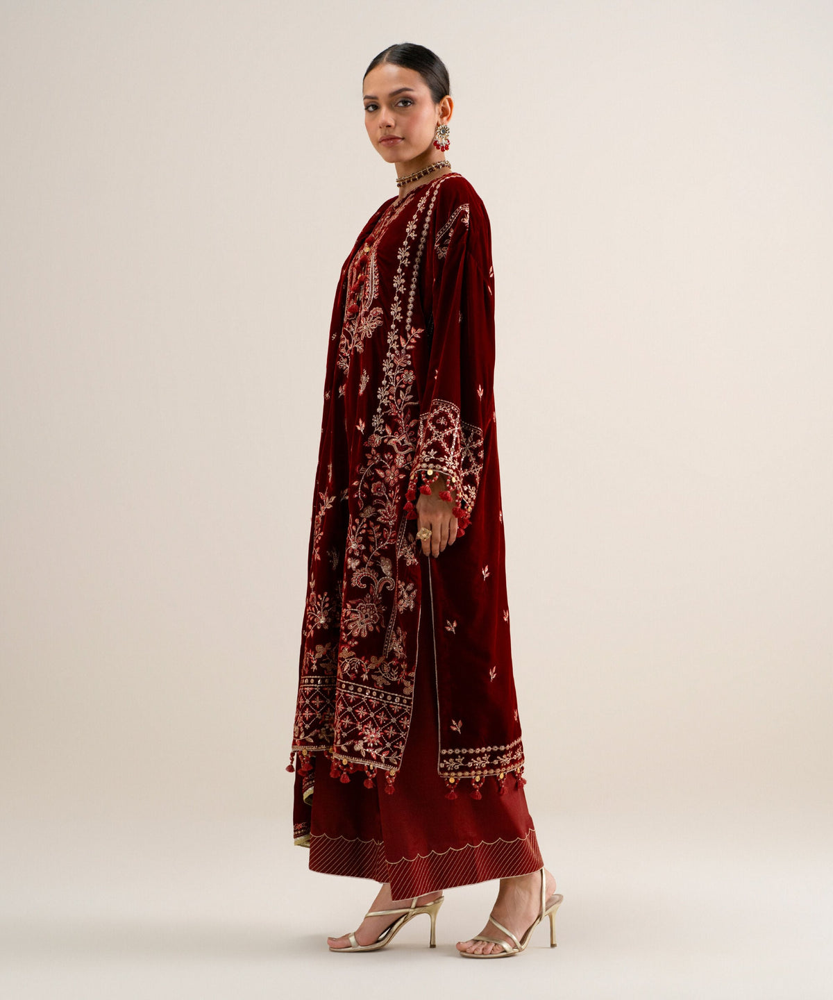 3 Piece - Embroidered Velvet Suit U3PELXS26V84