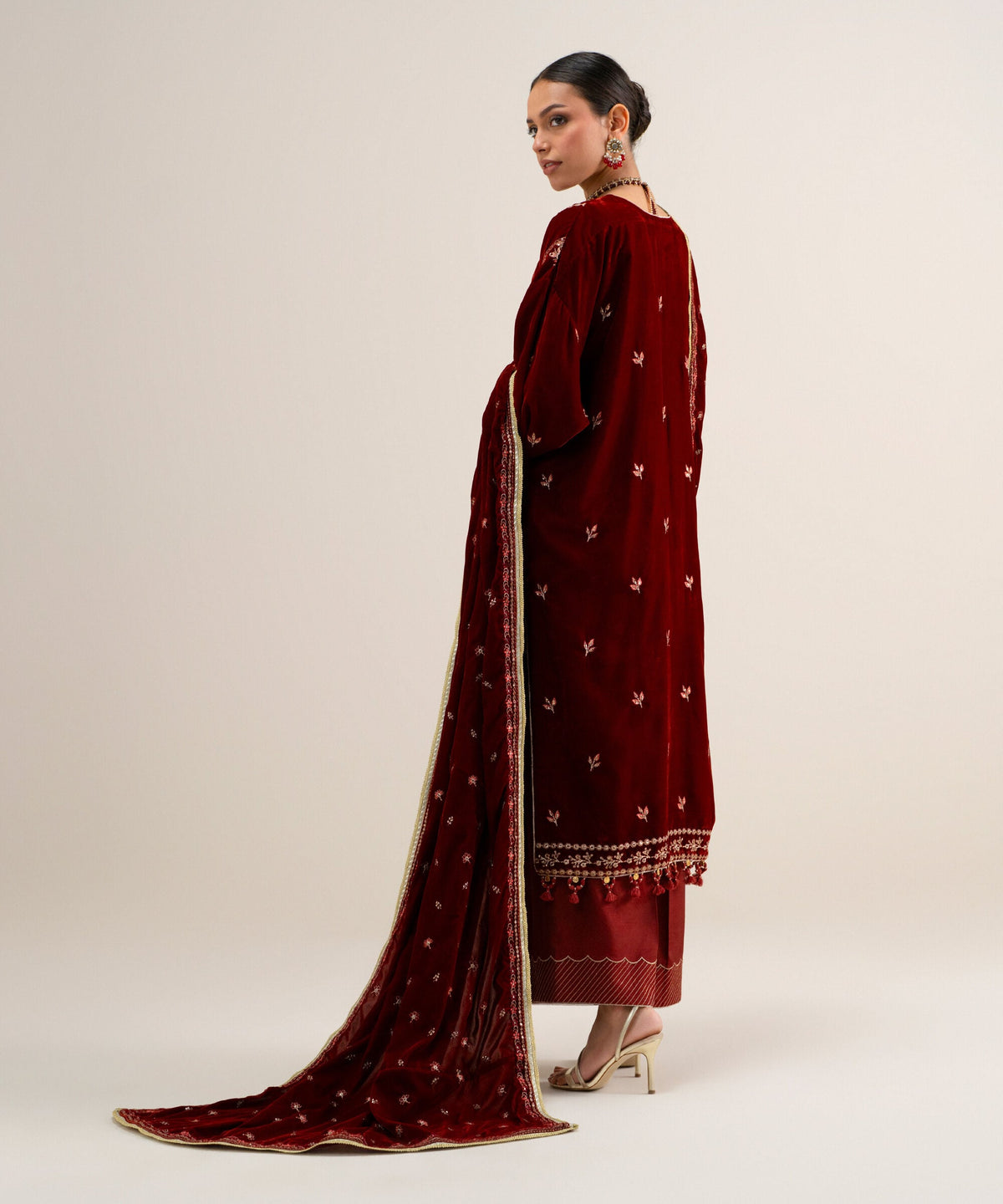 3 Piece - Embroidered Velvet Suit U3PELXS26V84