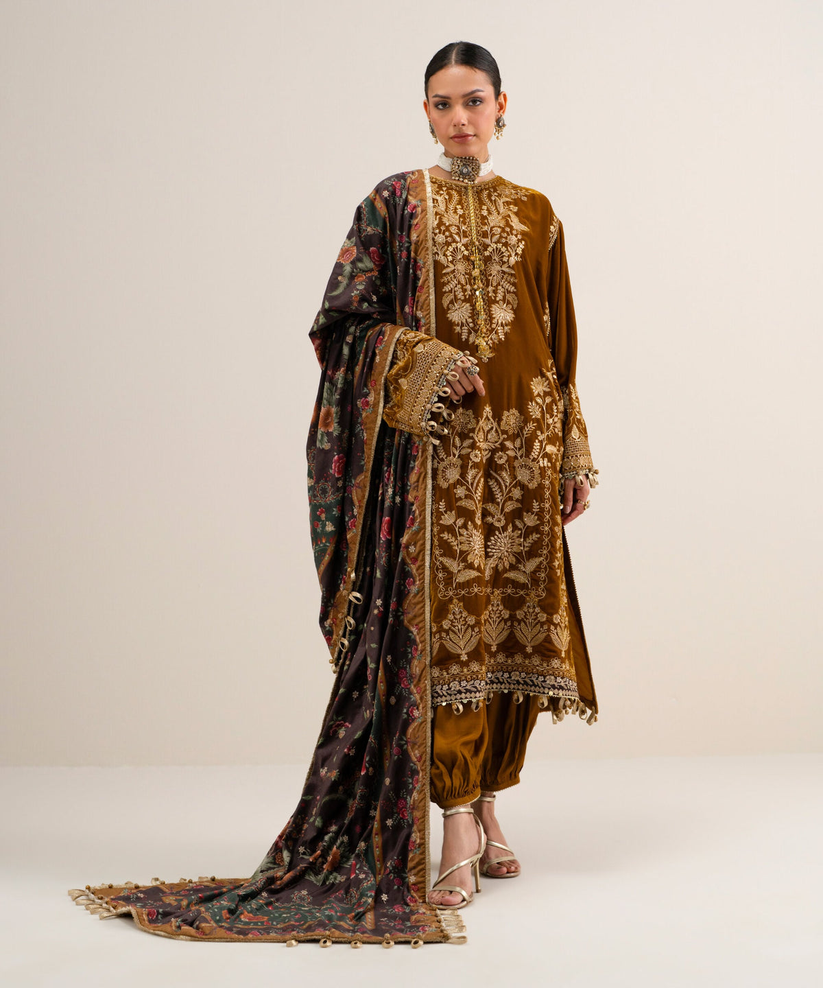 3 Piece - Embroidered Velvet Suit U3PELXS26V86
