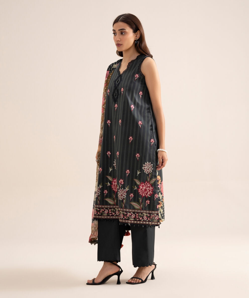 3 Piece - Embroidered Lawn Suit U3PESGS26V71
