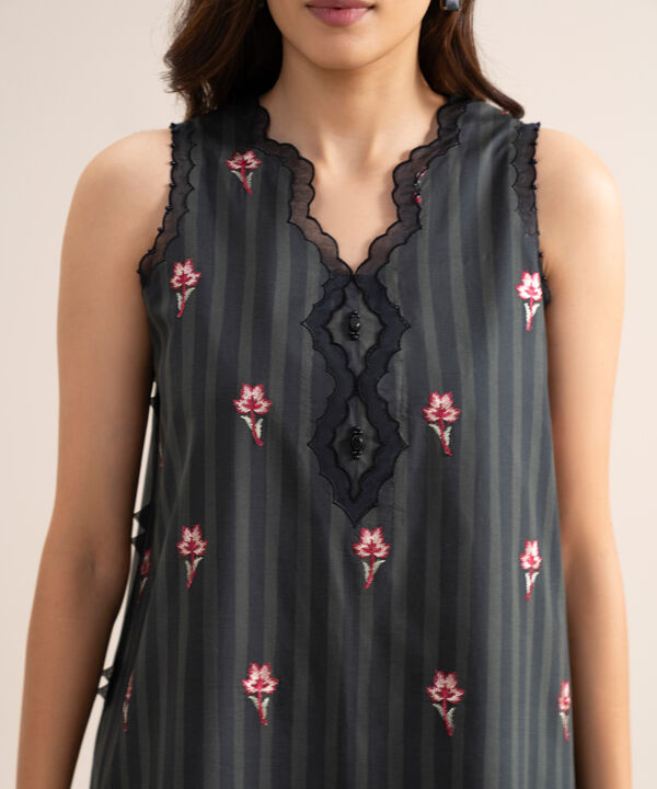 3 Piece - Embroidered Lawn Suit
