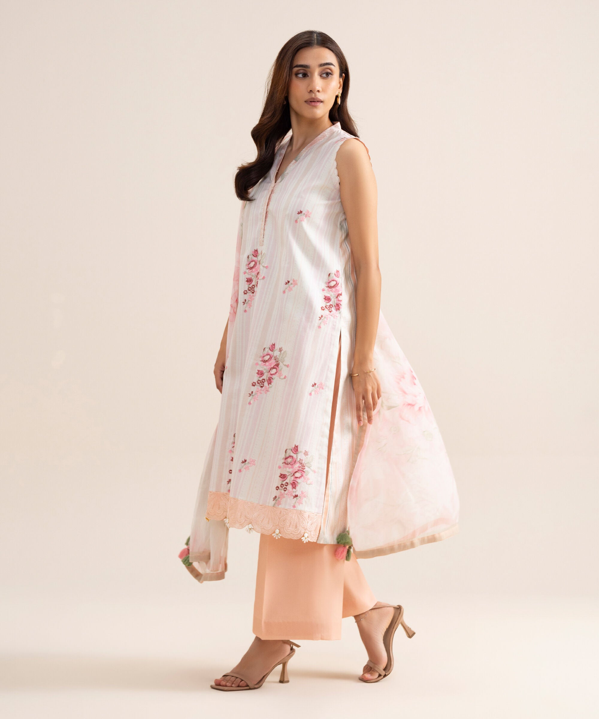 3 Piece - Embroidered Lawn Suit U3PESGS26V78