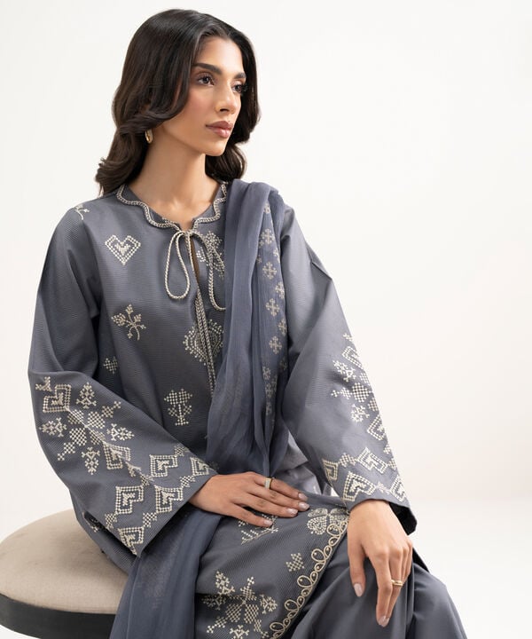 3 Piece - Embroidered Zari Lawn Suit