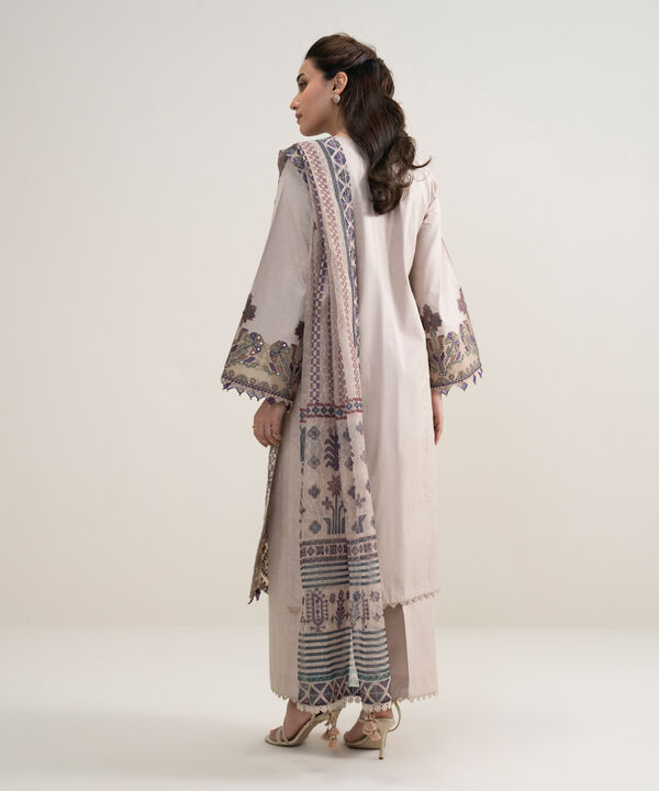 3 Piece - Embroidered Lawn Suit