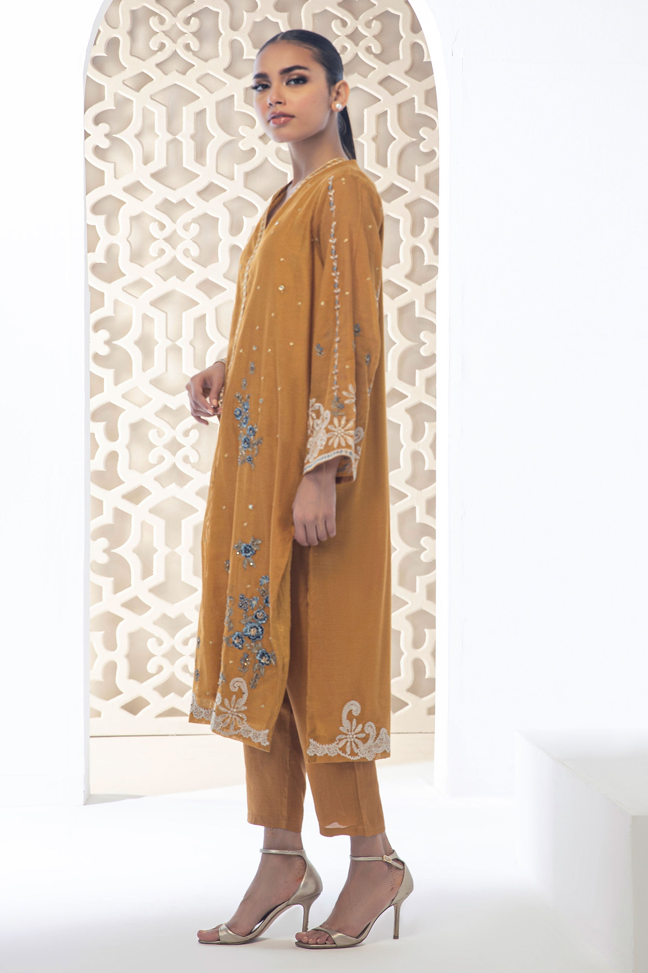 https://cdn.shopify.com/s/files/1/0587/3080/7460/products/UBNL7152.jpg?v=1736414984