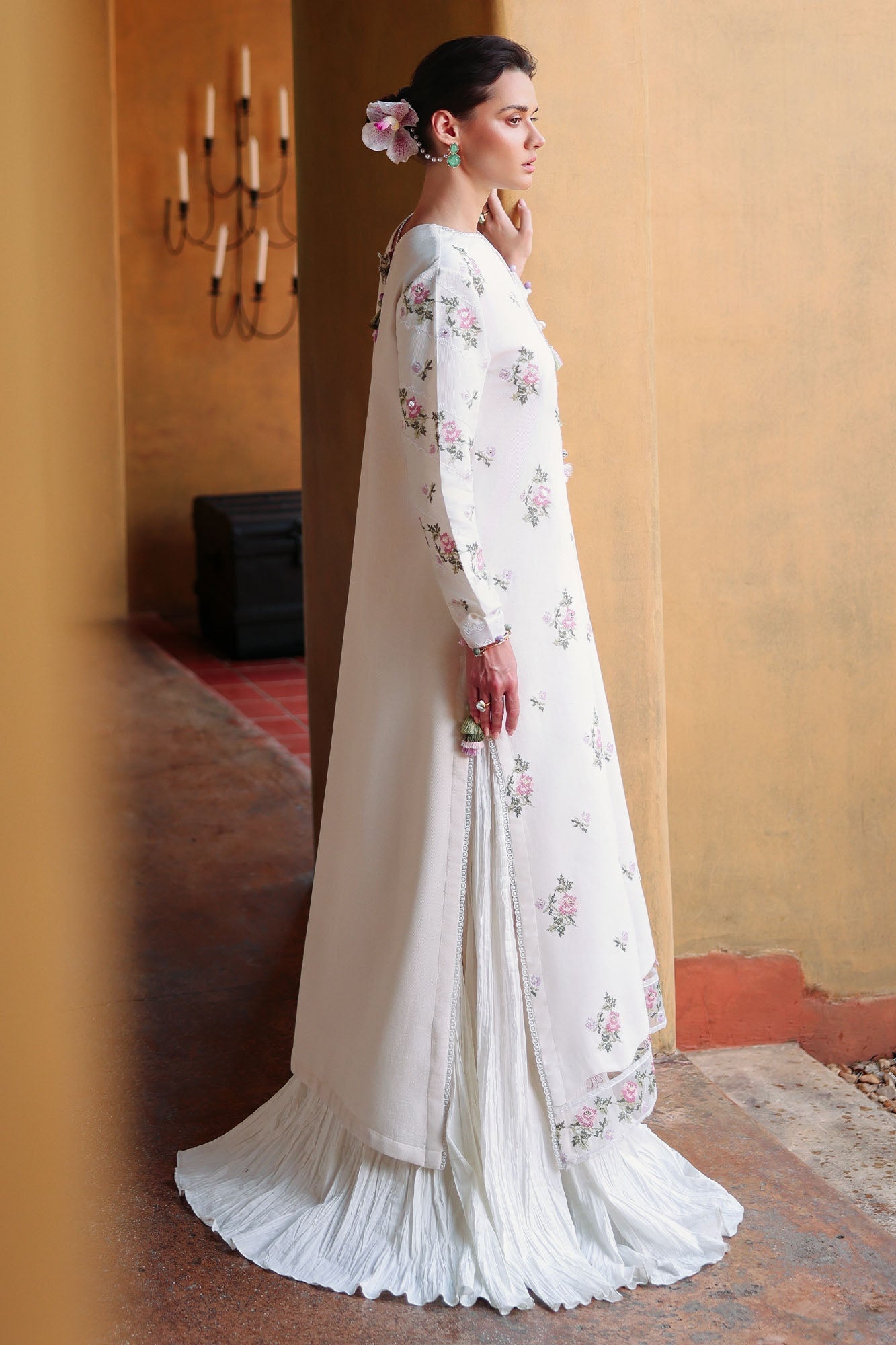 Garden Ivory-3Pc Embroidered Lawn Suit