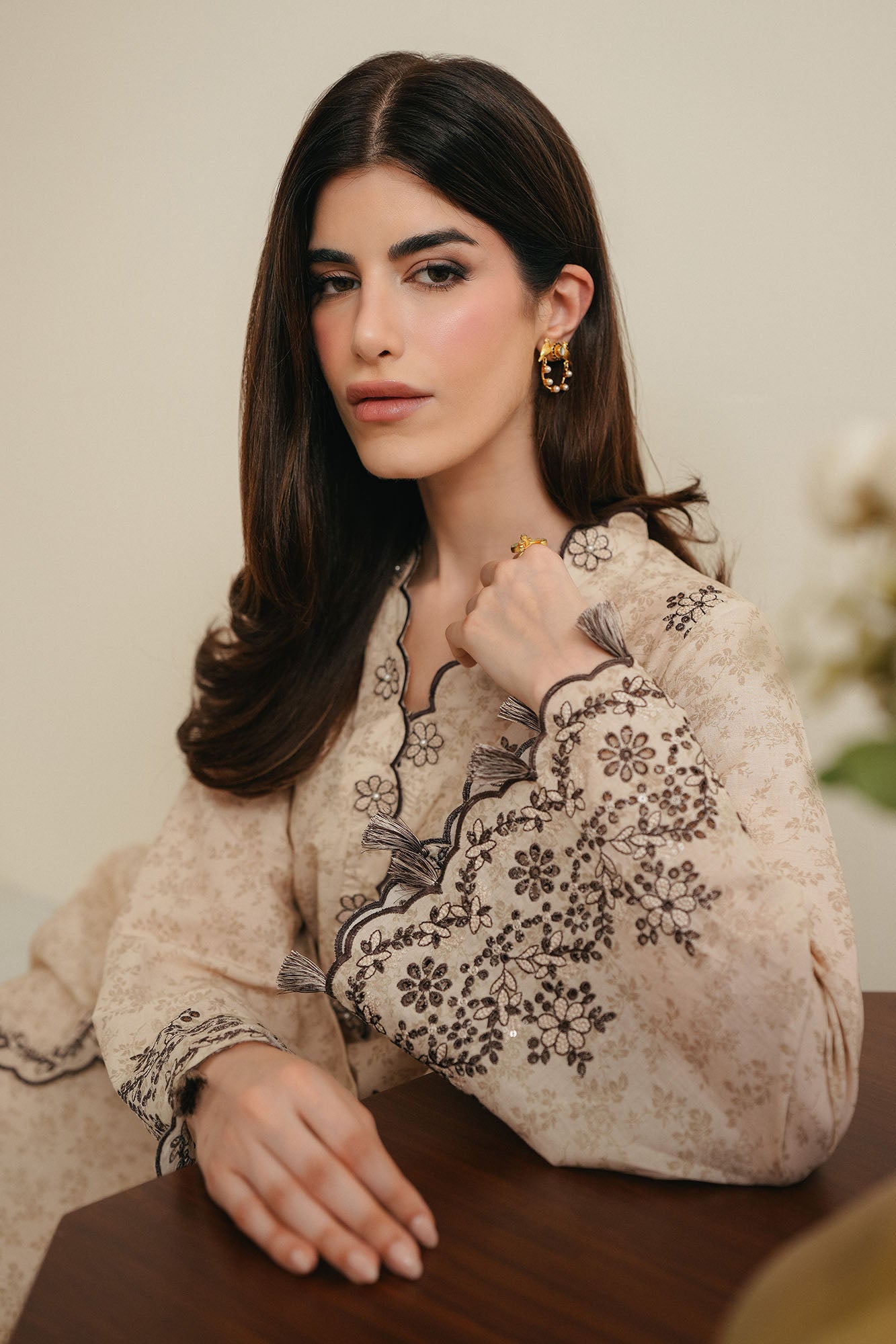 Ivory Noir-3Pc Embroidered Lawn Suit
