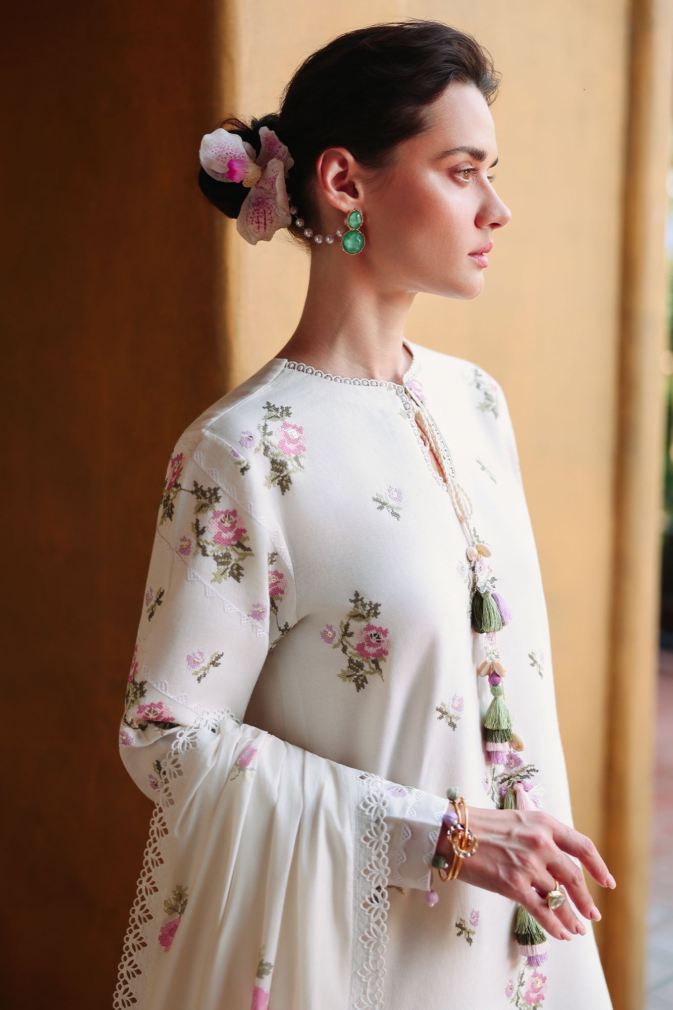 Garden Ivory-3Pc Embroidered Lawn Suit