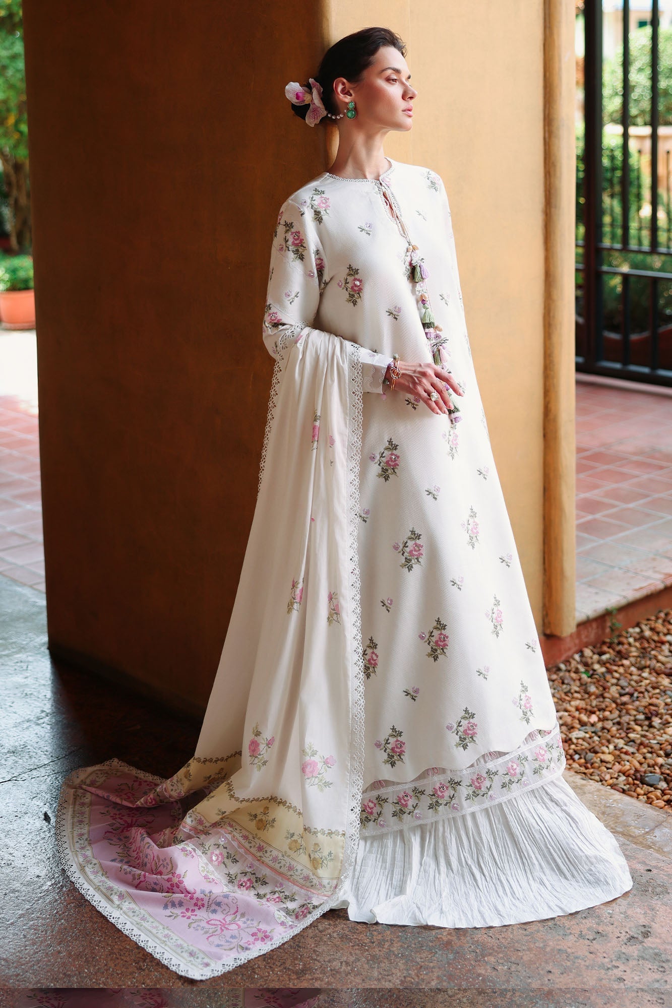 Garden Ivory-3Pc Embroidered Lawn Suit