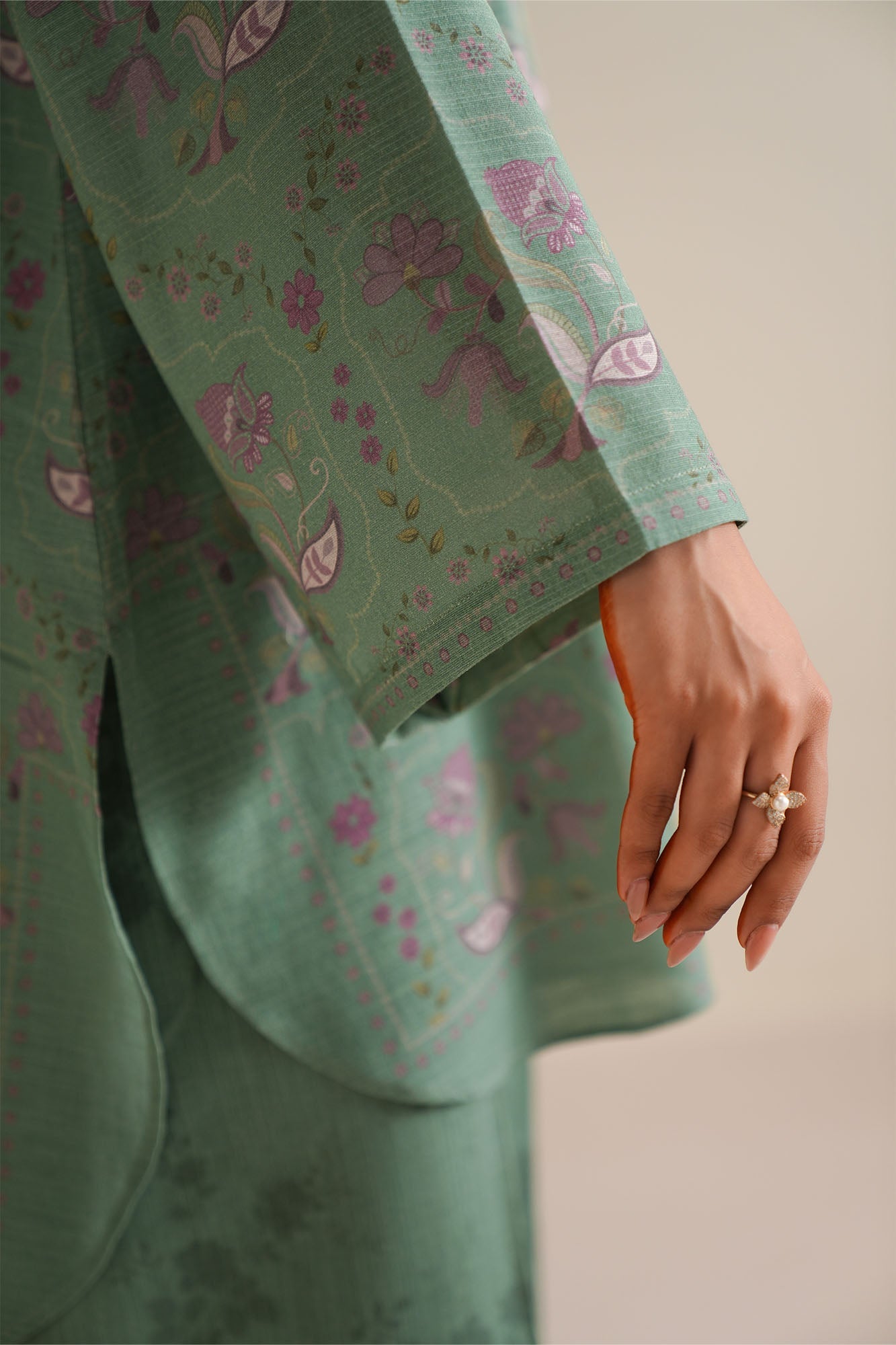 VALE MUSE-2PC KHADDAR PRINTED SUIT