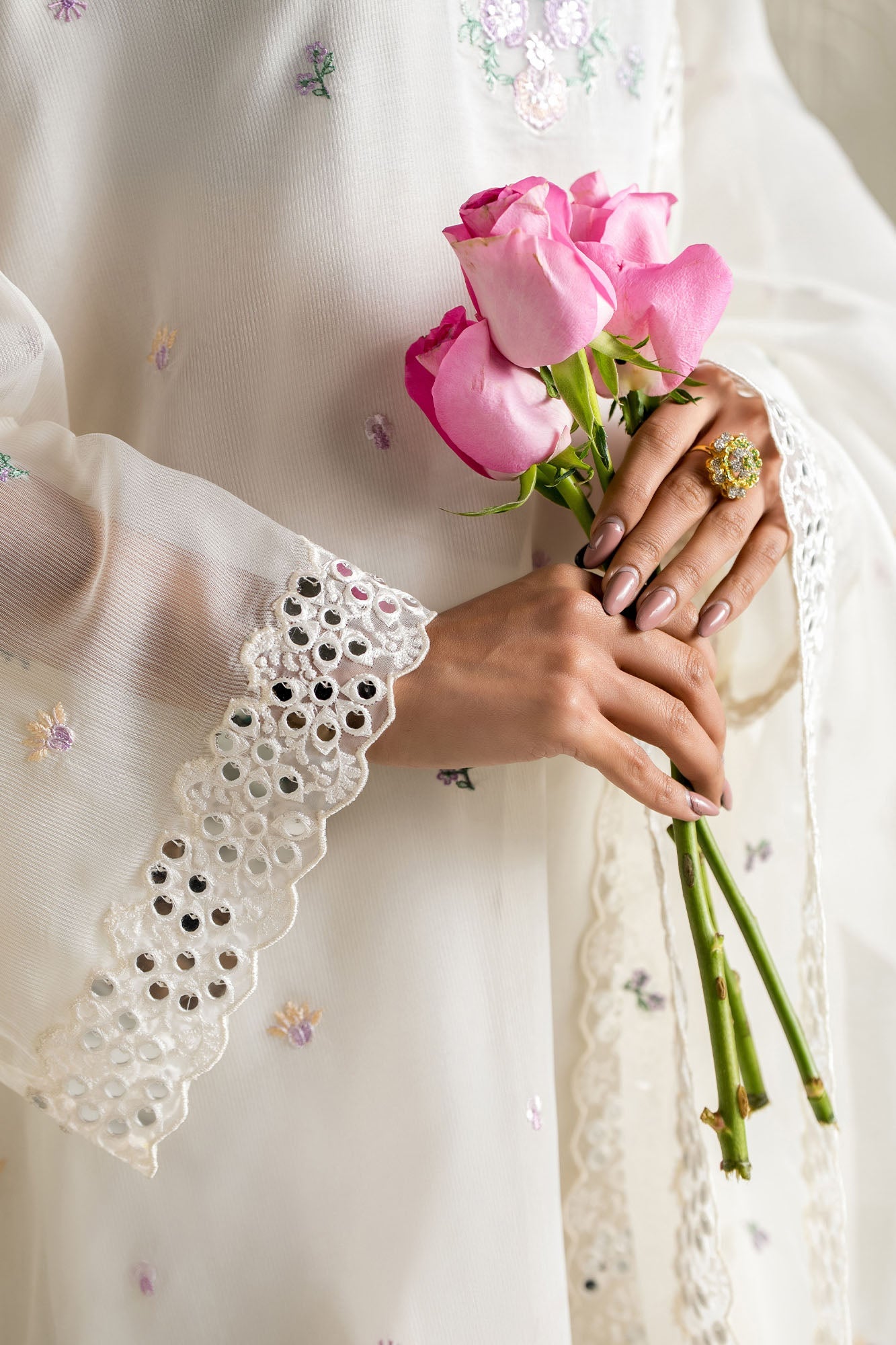 BLOOMING WHITE-2PC (SHIRT & DUPATTA)