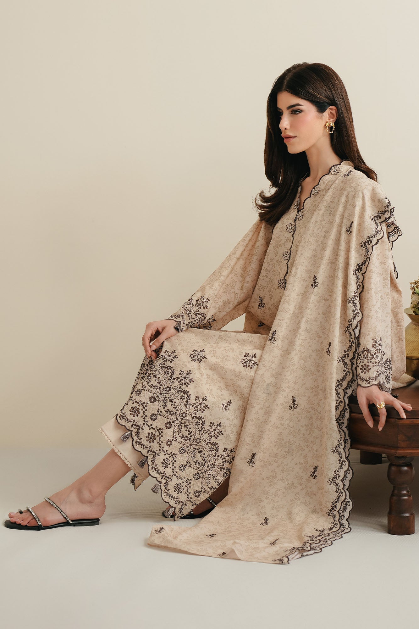 Ivory Noir-3Pc Embroidered Lawn Suit