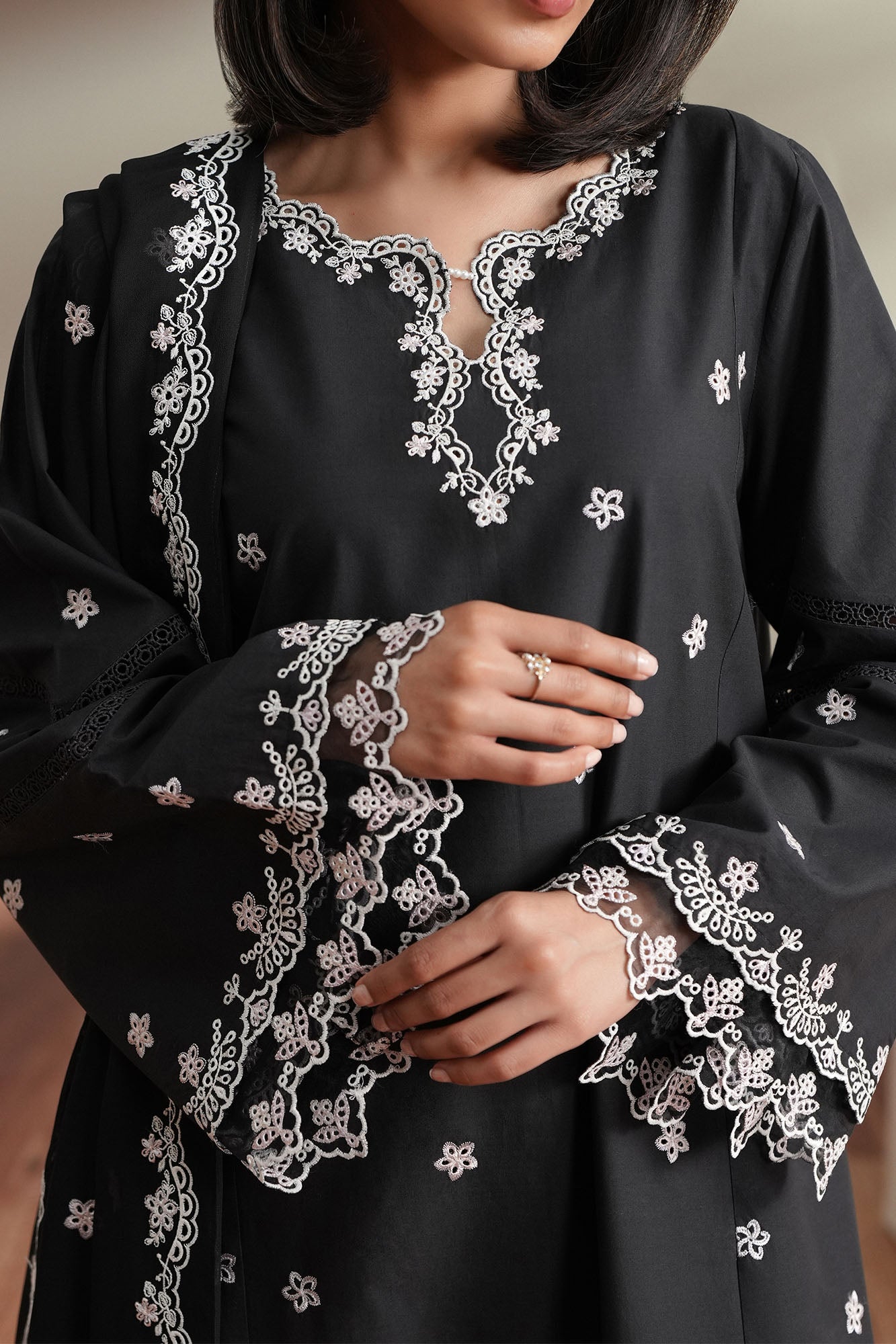NOIR CANVAS-3PC EMBROIDERED LAWN SUIT