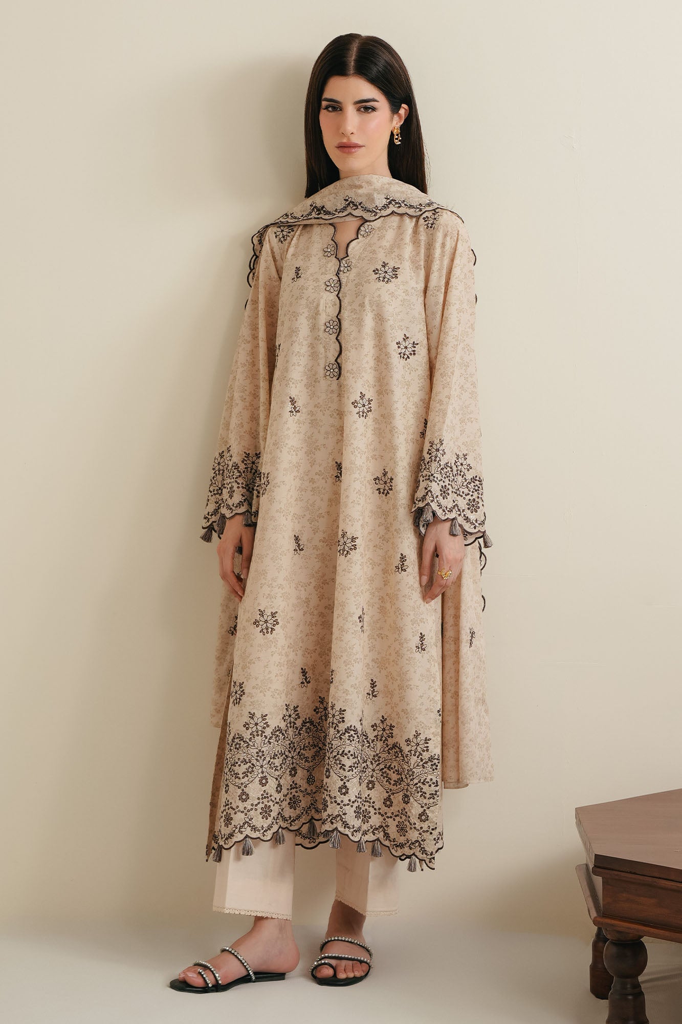 Ivory Noir-3Pc Embroidered Lawn Suit