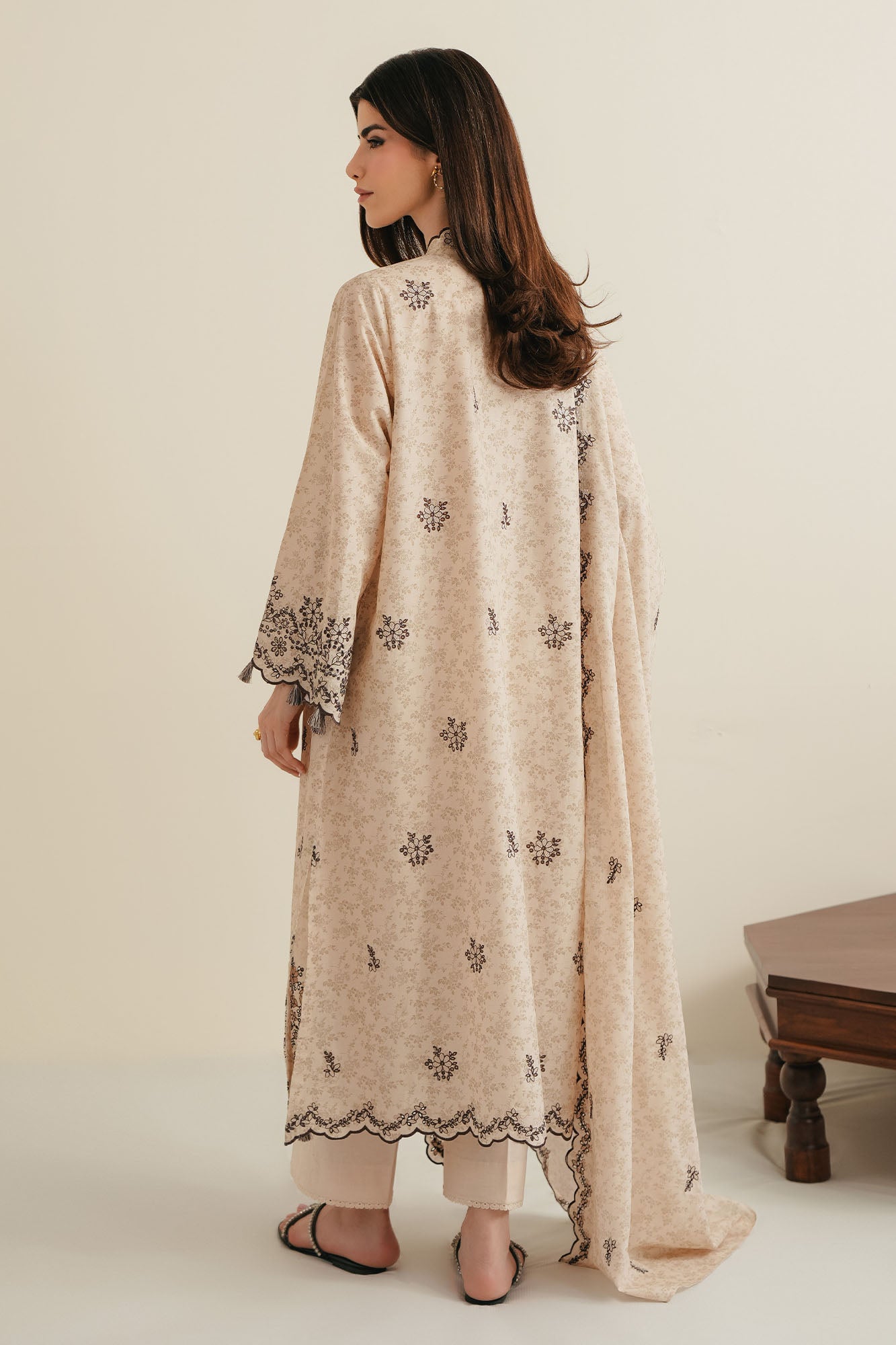 Ivory Noir-3Pc Embroidered Lawn Suit