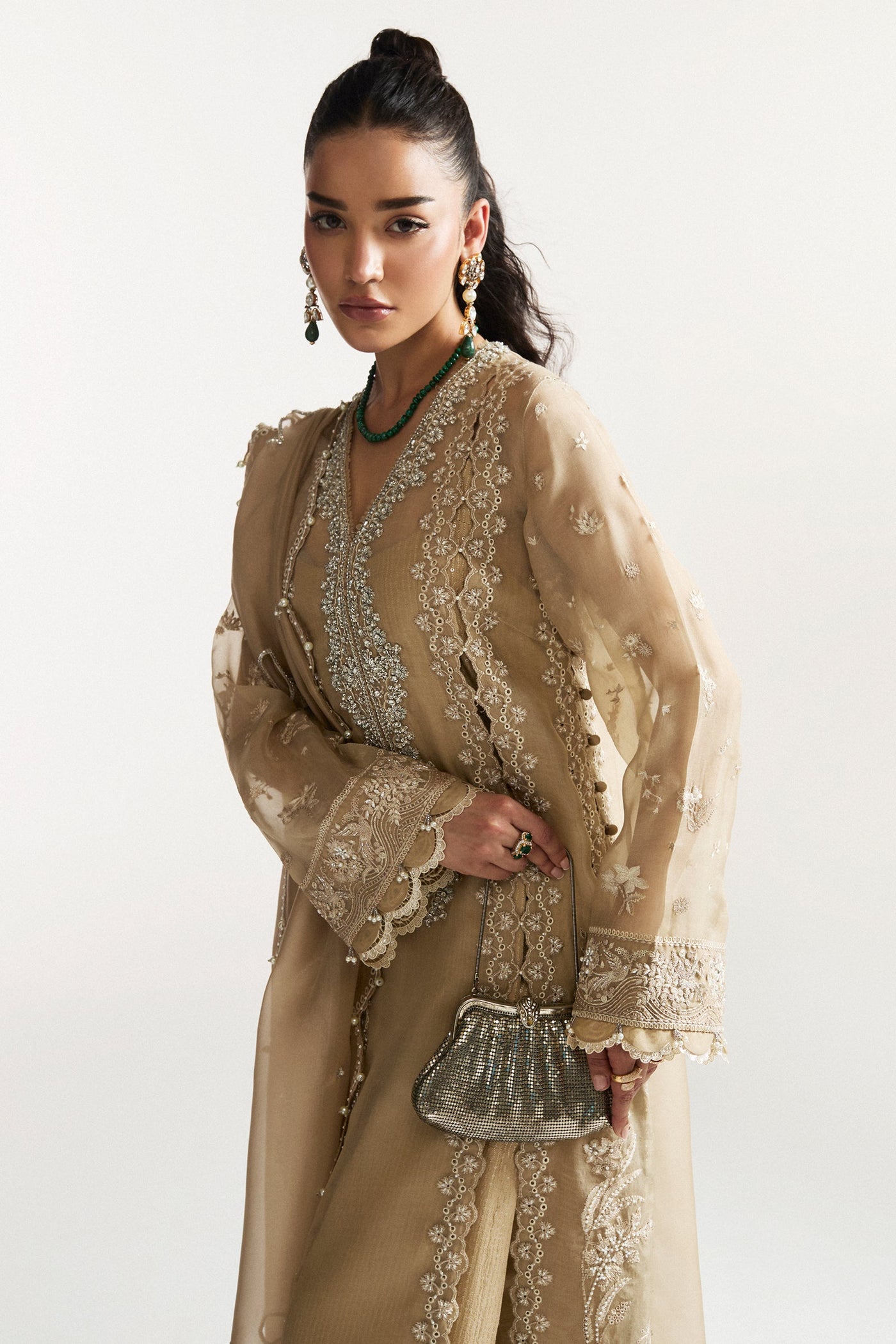 https://cdn.shopify.com/s/files/1/1678/4755/files/Untitled-1_0018_ZahaSS250485copy2.jpg?v=1742553233