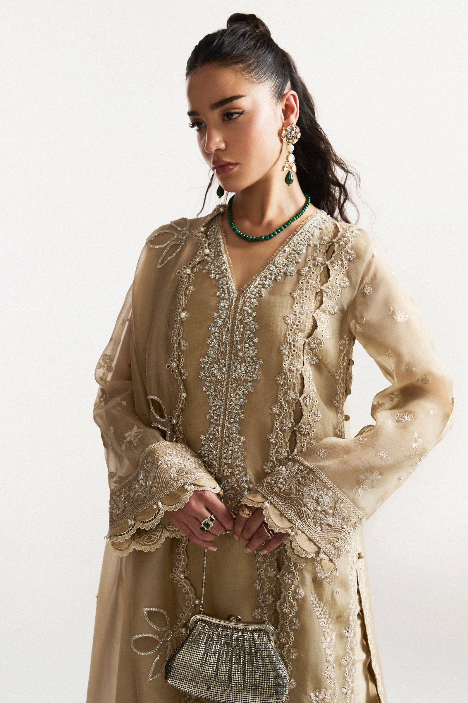 https://cdn.shopify.com/s/files/1/1678/4755/files/Untitled-1_0020_ZahaSS250266copy2.jpg?v=1742553233
