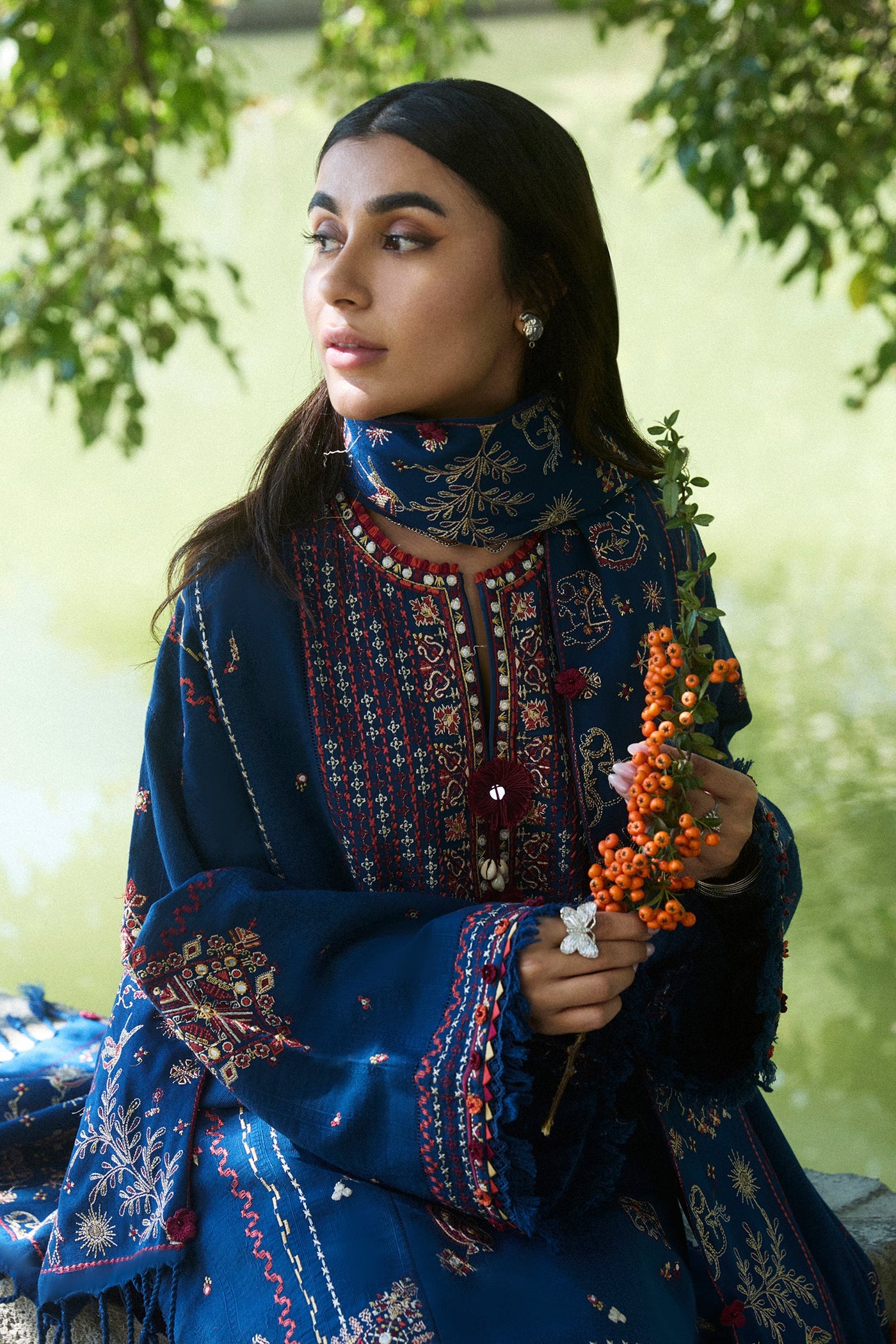 https://cdn.shopify.com/s/files/1/0081/0283/8329/files/Untitled-1_0021_ZahaAW24314361copy.jpg?v=1731656794
