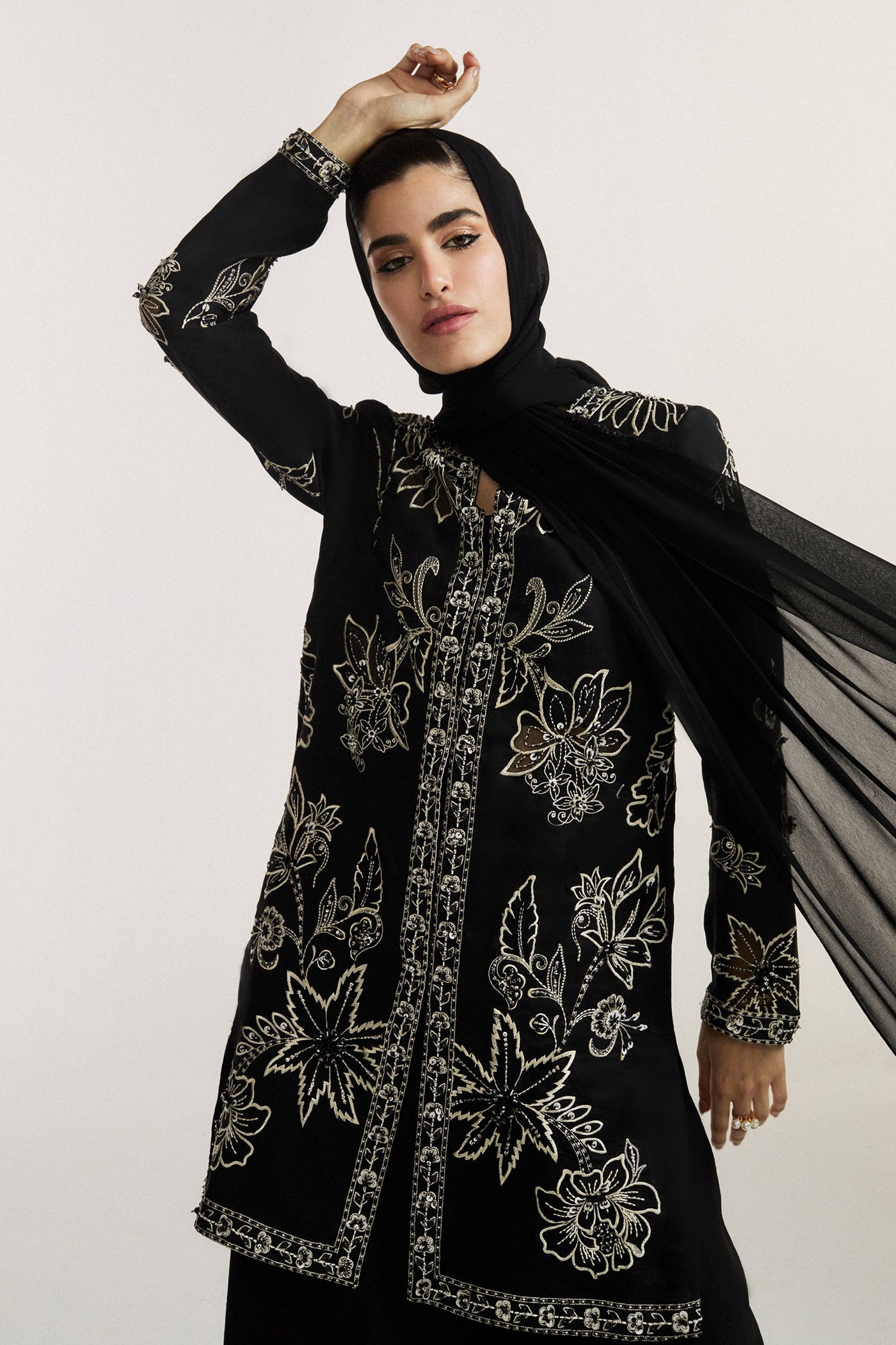 https://cdn.shopify.com/s/files/1/1678/4755/files/Untitled-1_0029_ZahaSS250973copy2.jpg?v=1742553265
