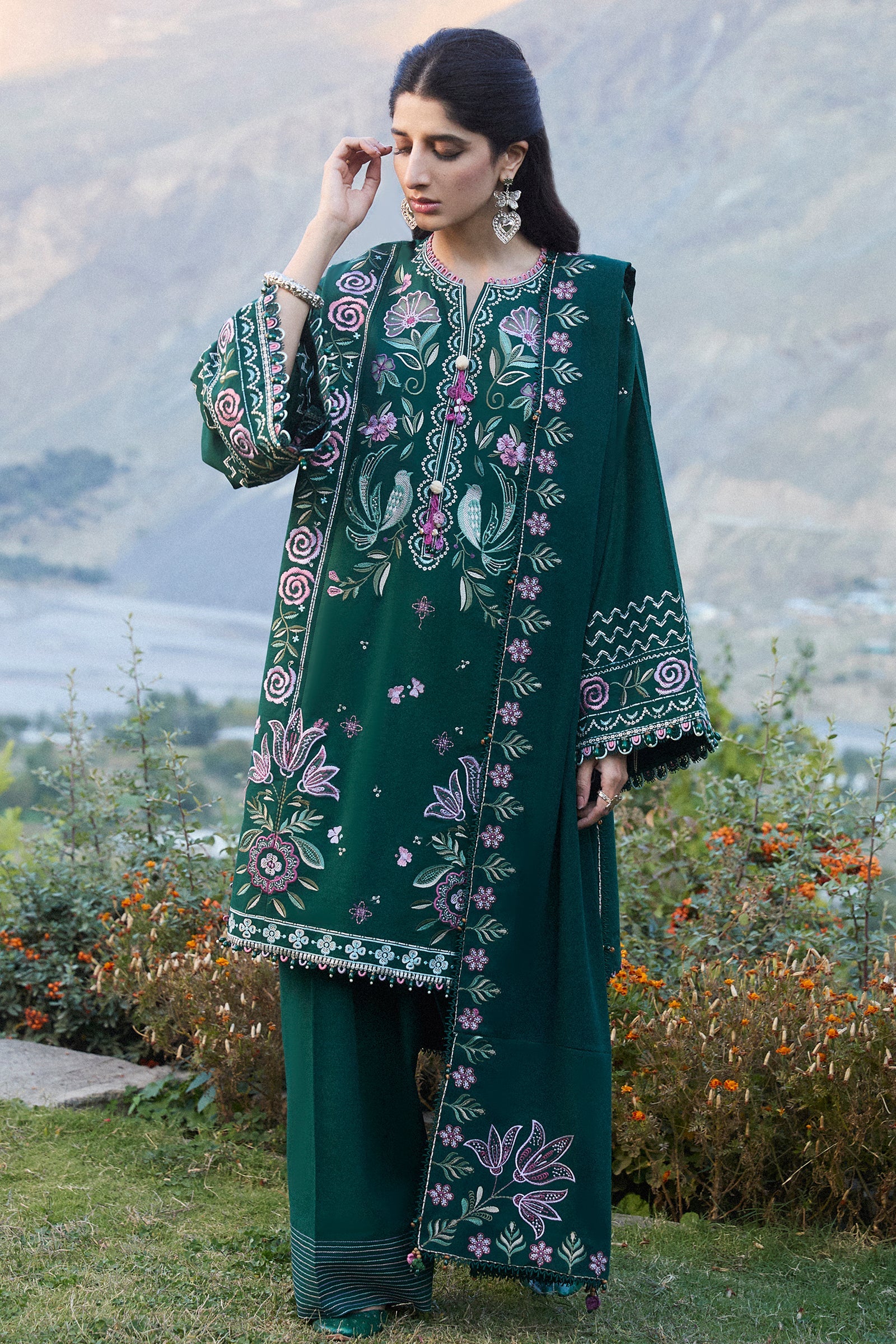 https://cdn.shopify.com/s/files/1/0081/0283/8329/files/Untitled-1_0040_ZahaAW2430590copy.jpg?v=1731656718