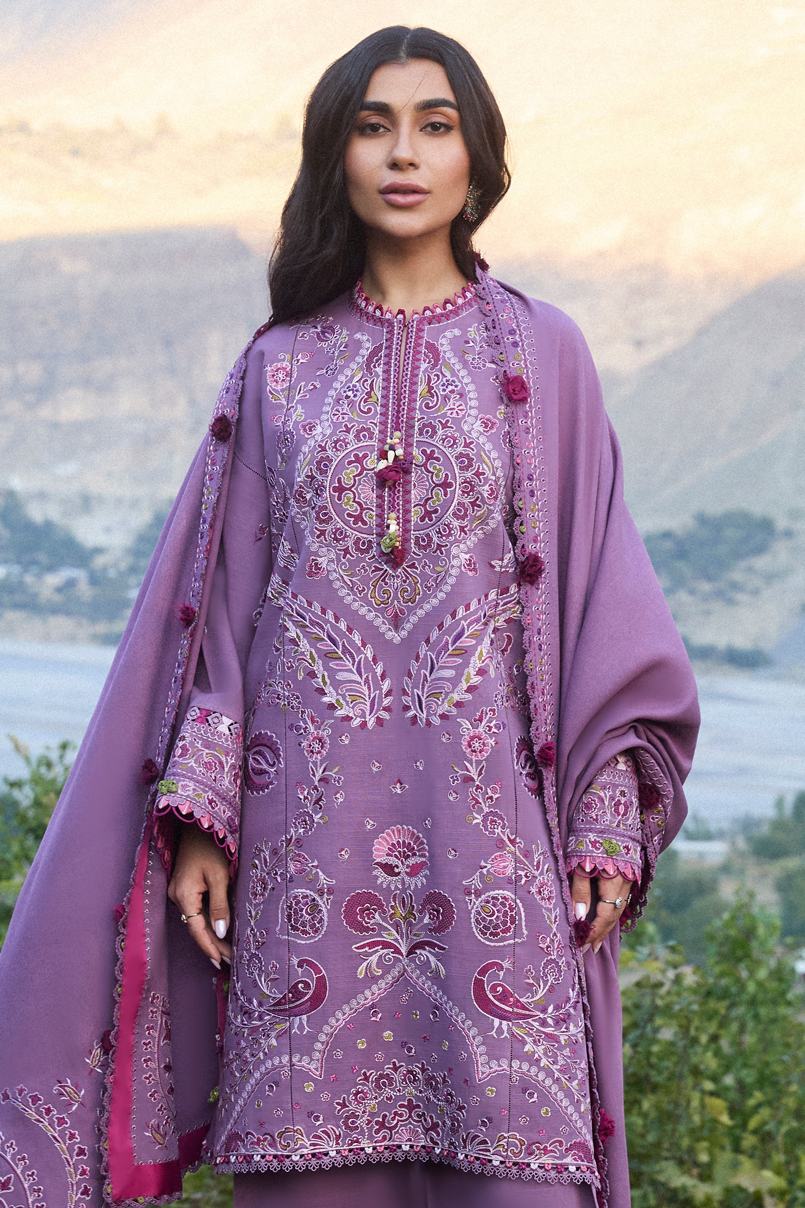 https://cdn.shopify.com/s/files/1/0081/0283/8329/files/Untitled-1_0046_ZahaAW2430455copy.jpg?v=1731656753