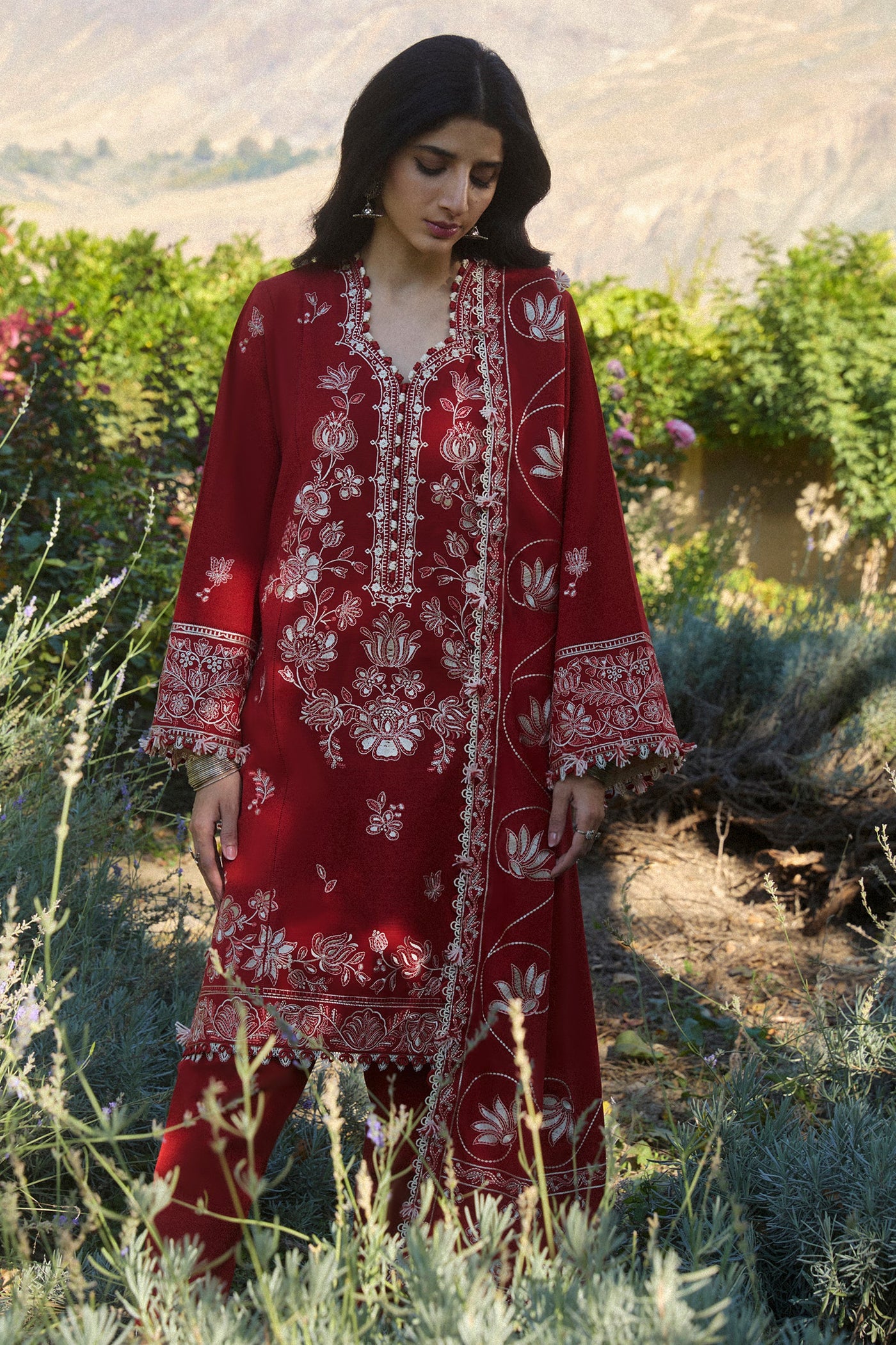 https://cdn.shopify.com/s/files/1/0081/0283/8329/files/Untitled-1_0064_ZahaAW2429851copy.jpg?v=1731656516