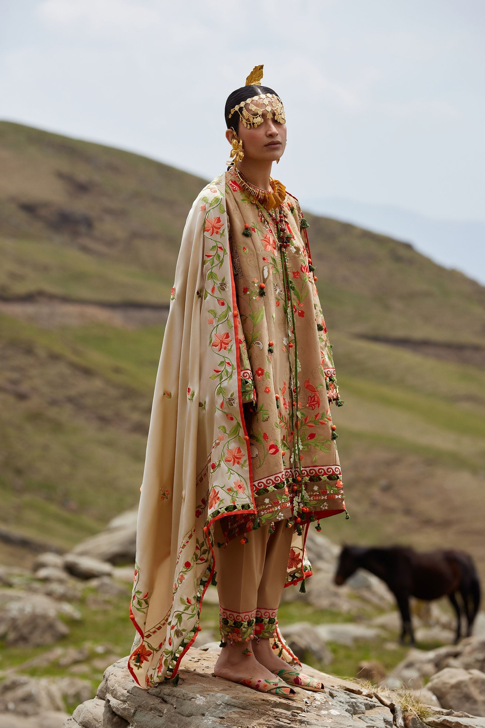 Solid Manaar Dupatta