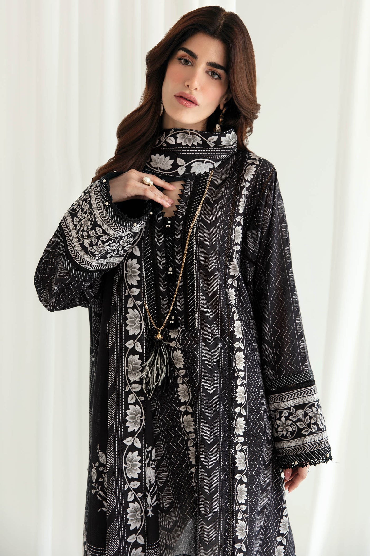 https://cdn.shopify.com/s/files/1/0081/0283/8329/files/Untitled-2_0035_1O9A1499.jpg?v=1690982979