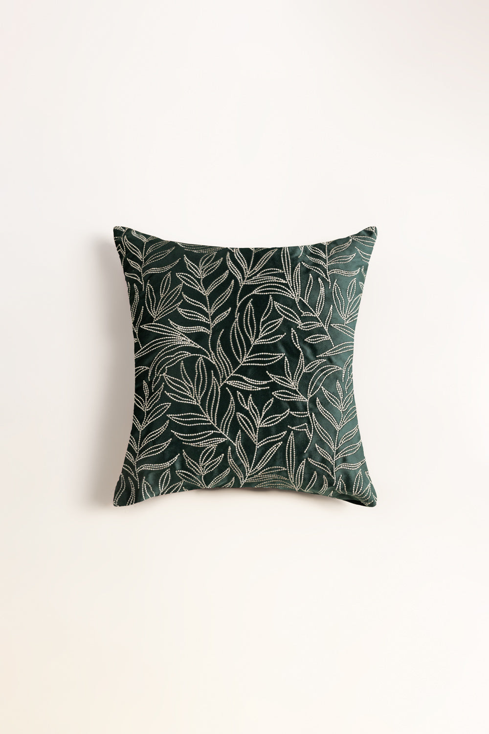 Vec -26-18 Velvet Embroidered Cushion Cover