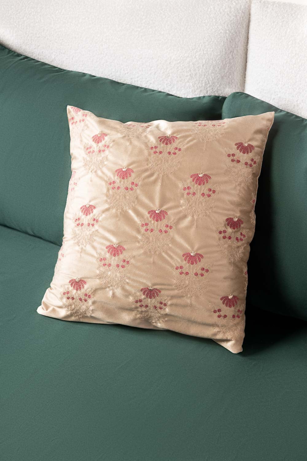 VEC -26-22 Velvet Embroidered Cushion Cover