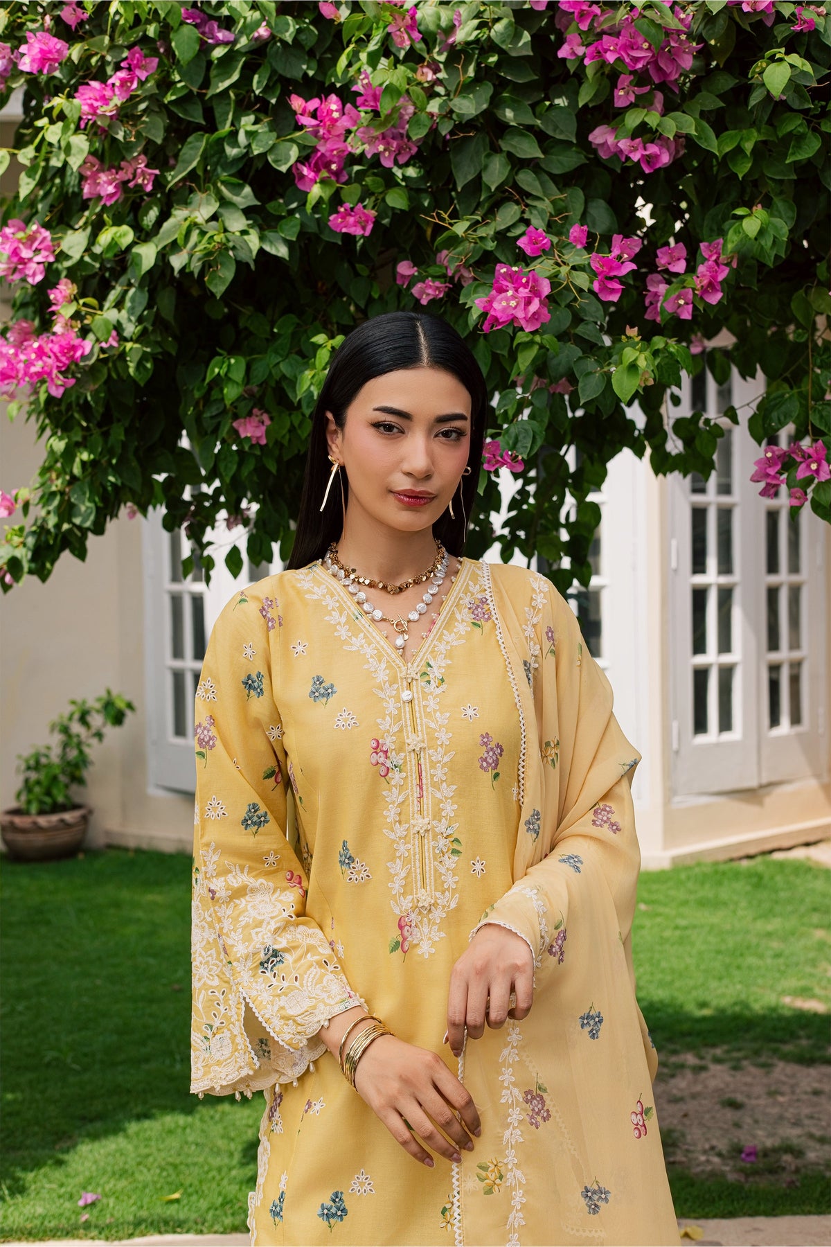 Vard 3Pc - Luxury Embroidered Lawn