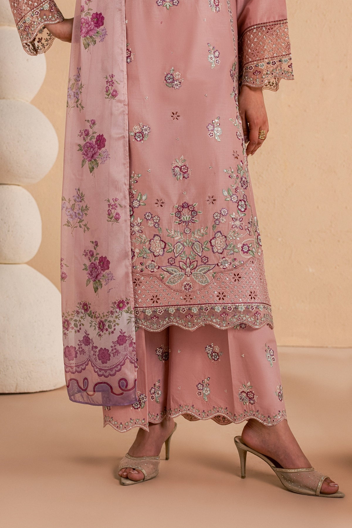 Velora 3Pc - Luxury Embroidered Lawn