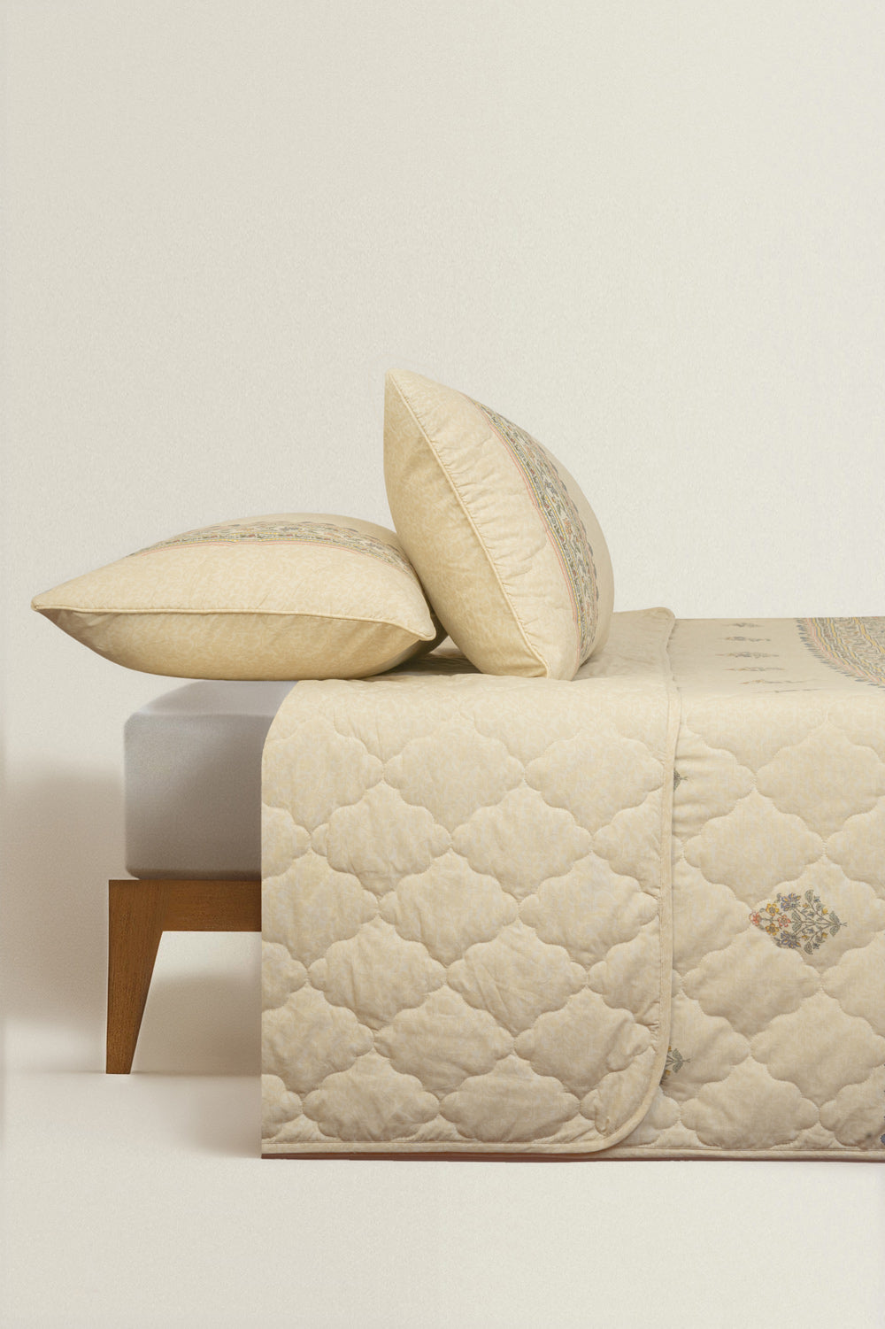 Victorian Bloom Bed Throw