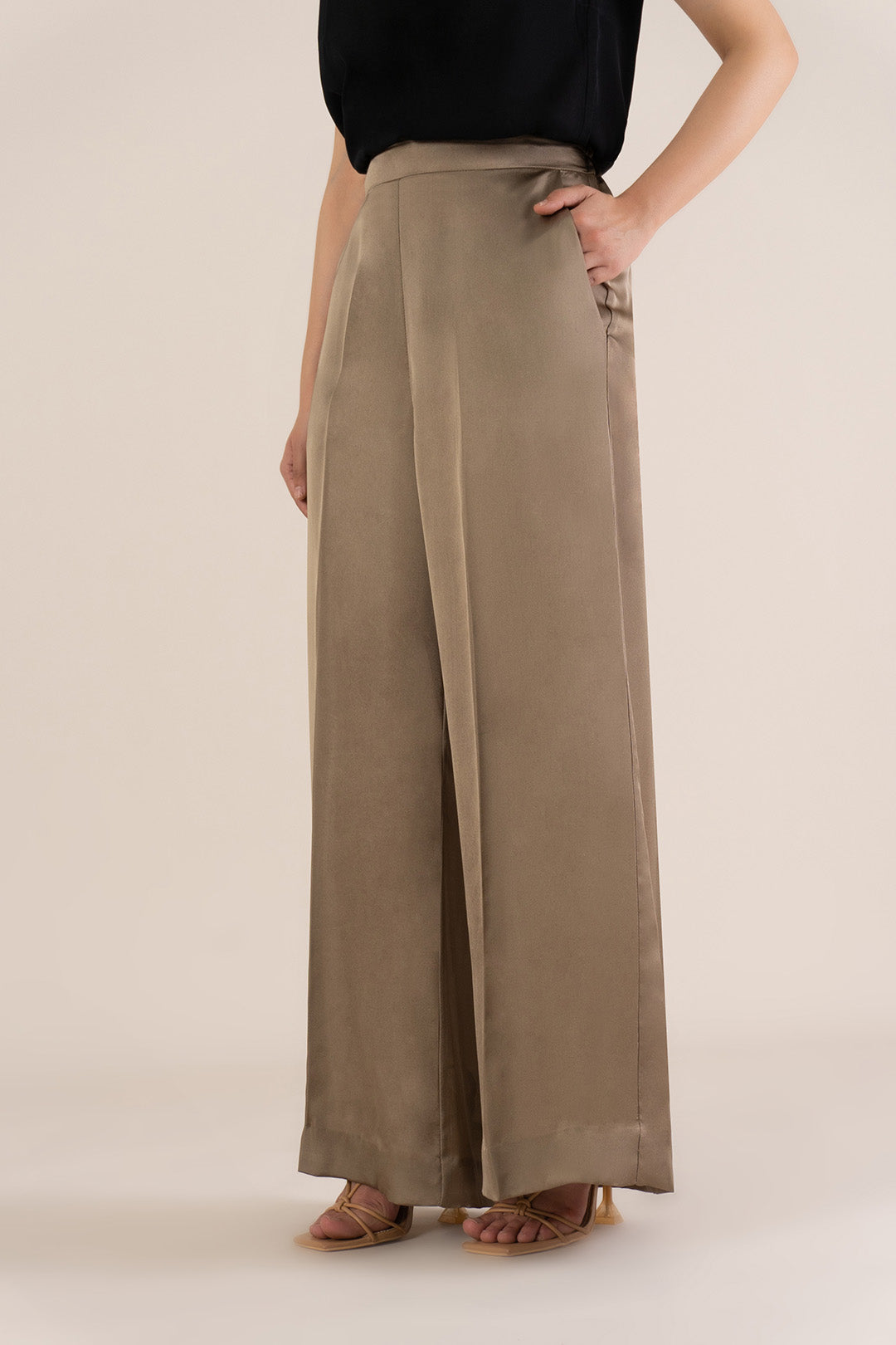 https://cdn.shopify.com/s/files/1/0611/8585/1568/products/W.FW22.076.P-1.jpg?v=1736337385