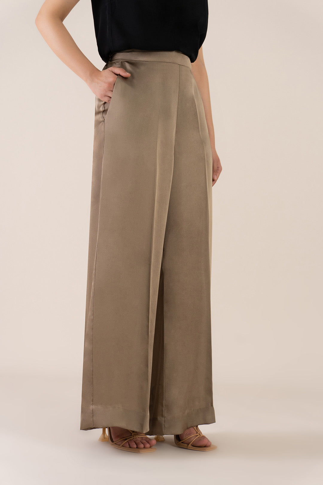 https://cdn.shopify.com/s/files/1/0611/8585/1568/products/W.FW22.076.P-2.jpg?v=1736337385