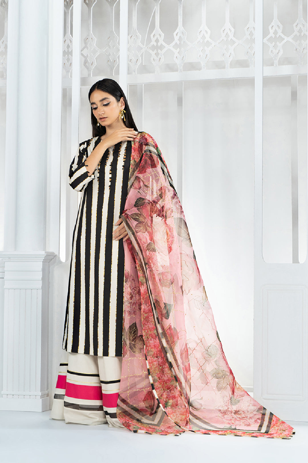 https://cdn.shopify.com/s/files/1/0611/8585/1568/products/W.FW22.078.T-4.jpg?v=1736337384