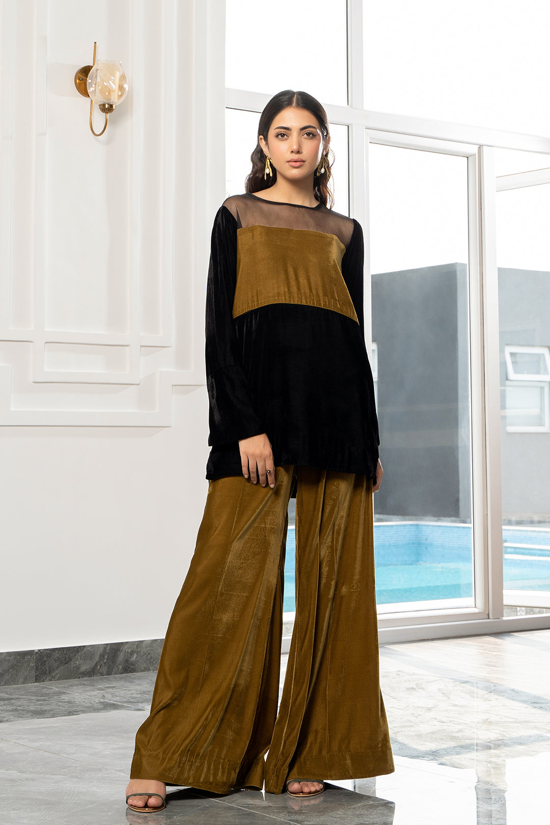 https://cdn.shopify.com/s/files/1/0611/8585/1568/products/W.FW22.107.T-1.jpg?v=1736337307
