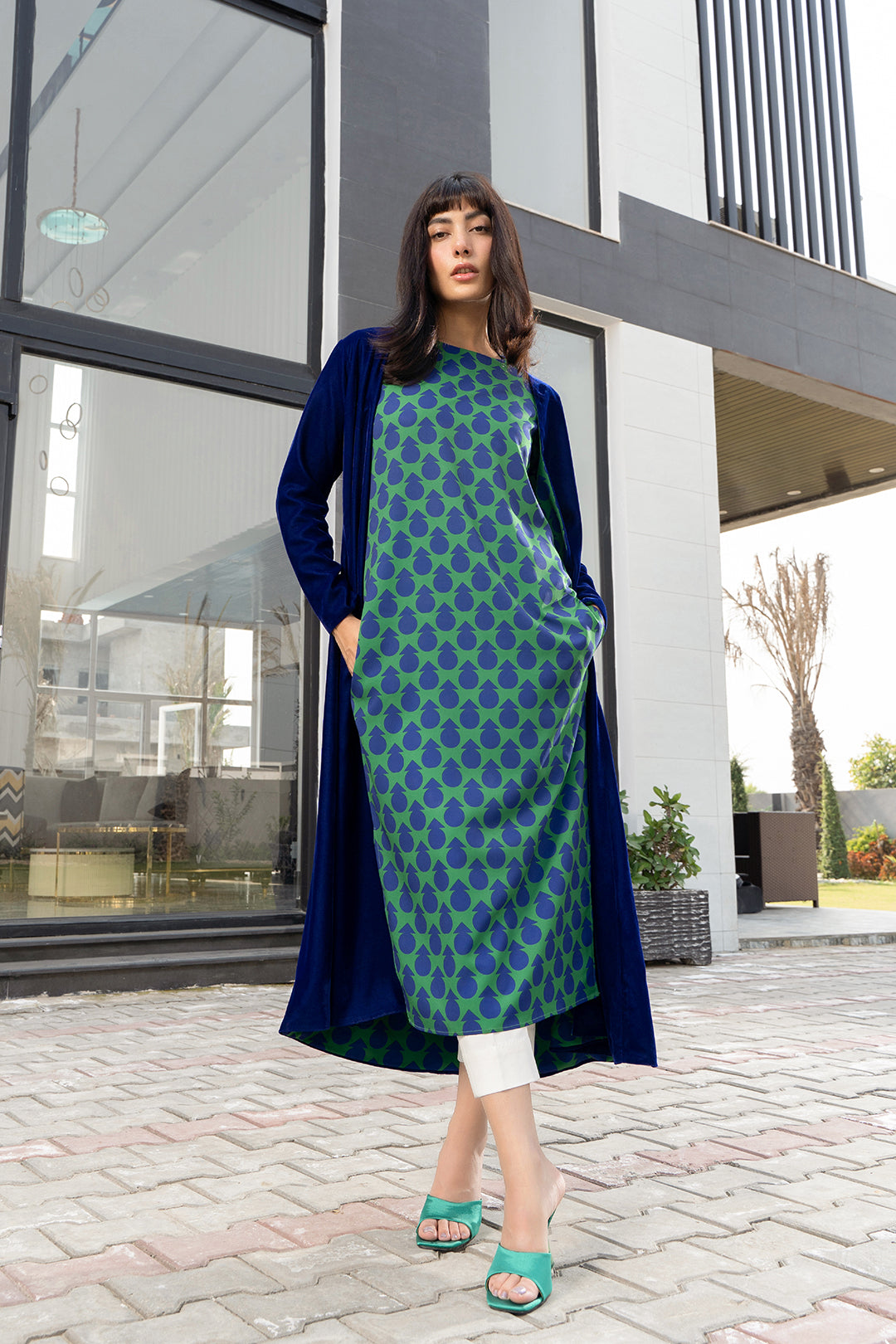 https://cdn.shopify.com/s/files/1/0611/8585/1568/products/W.FW22.108.T-4.jpg?v=1736337213