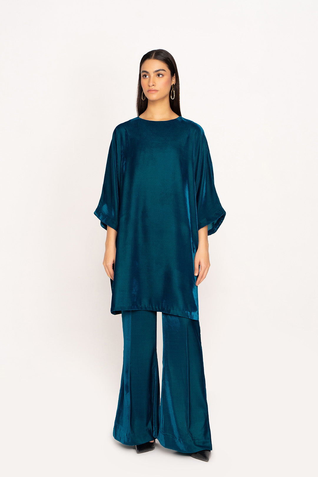 https://cdn.shopify.com/s/files/1/0611/8585/1568/products/W.FW22.129.T-1.jpg?v=1736337202