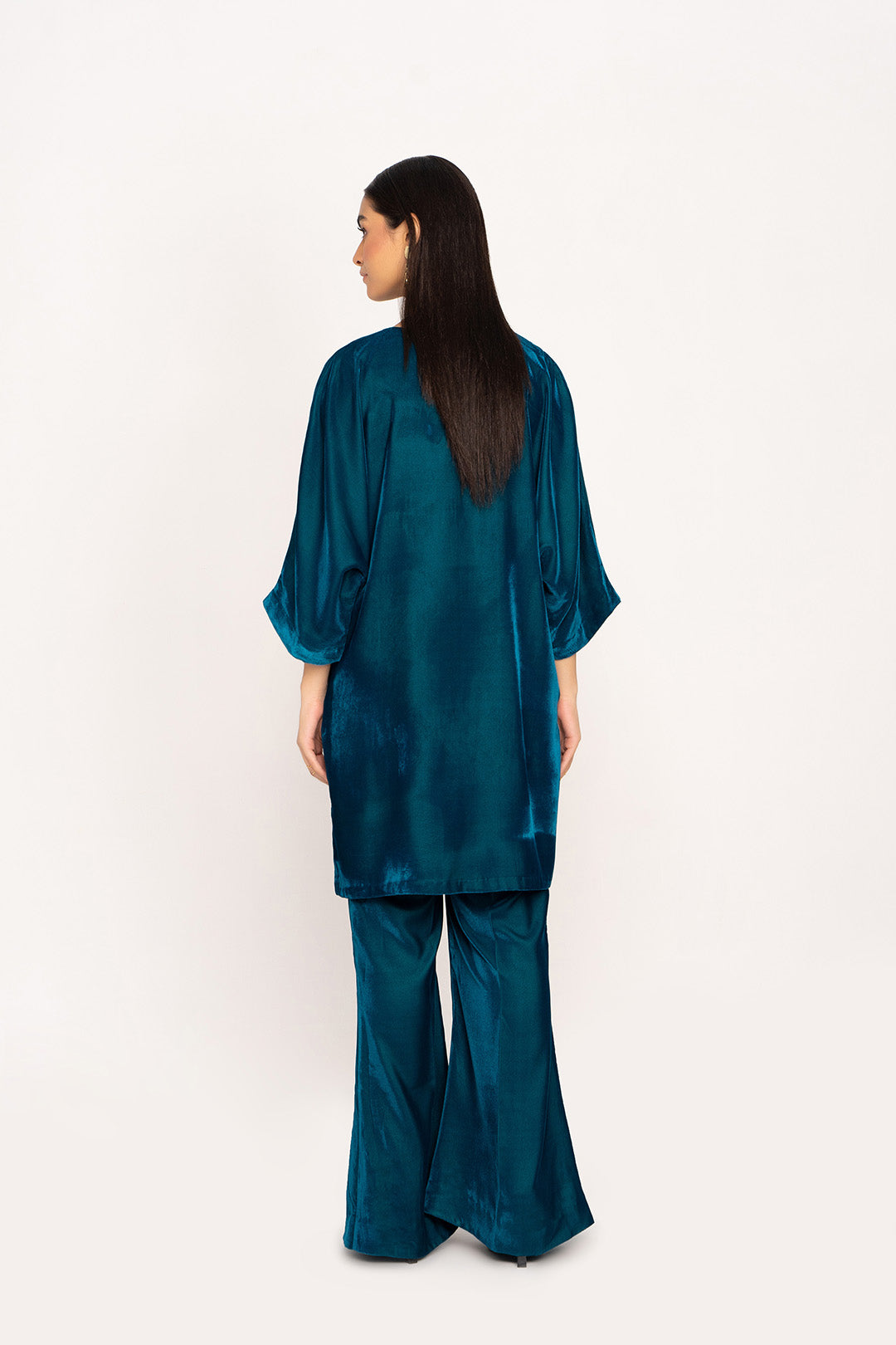 https://cdn.shopify.com/s/files/1/0611/8585/1568/products/W.FW22.129.T-4.jpg?v=1736337202